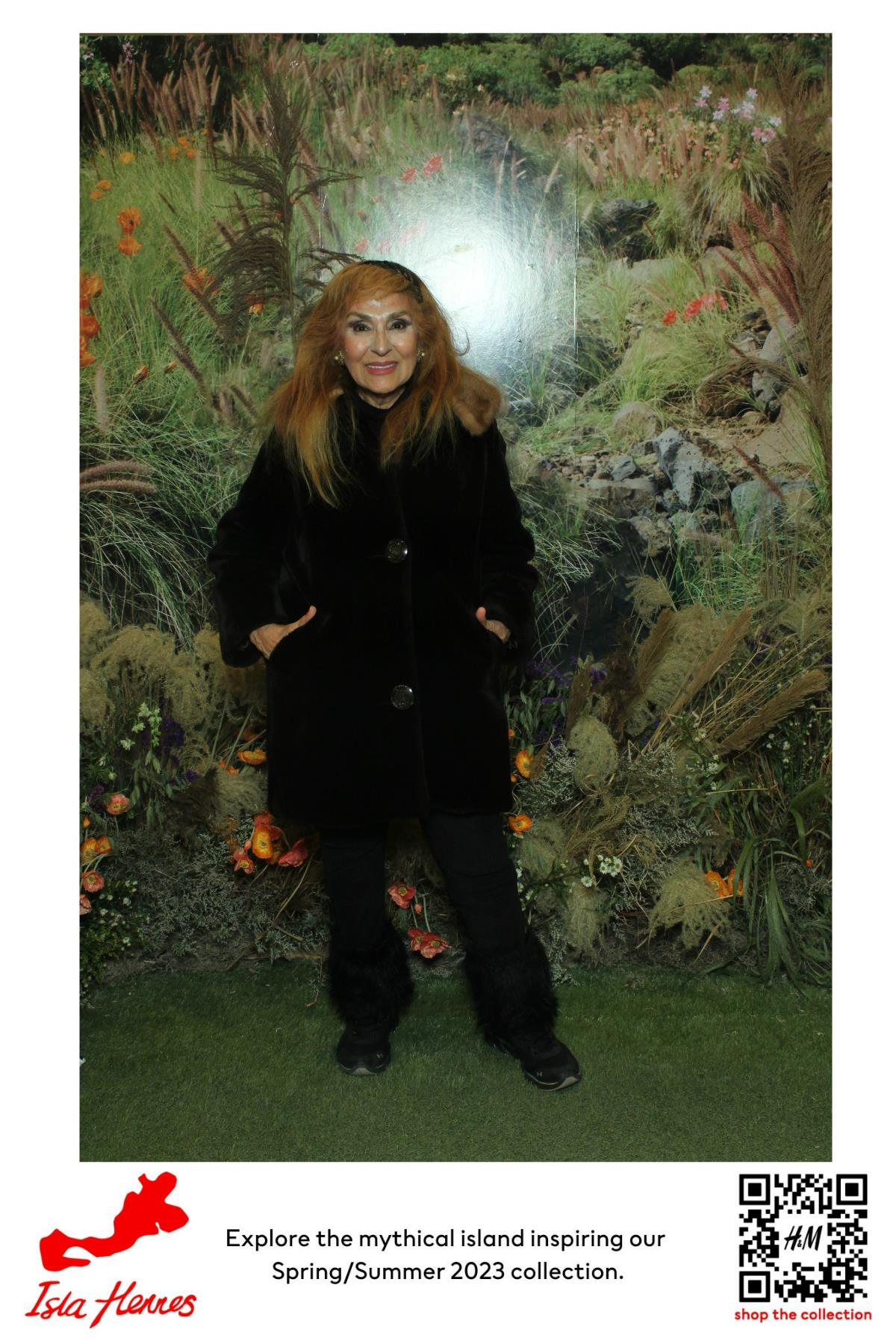 H&M Isla Hennes Collection Launch | View more photos from the event at gallery.myselfiemirror.ca/u/romanmyselfiemirrorca/HM-Isla-Hennes-Collection-Launch