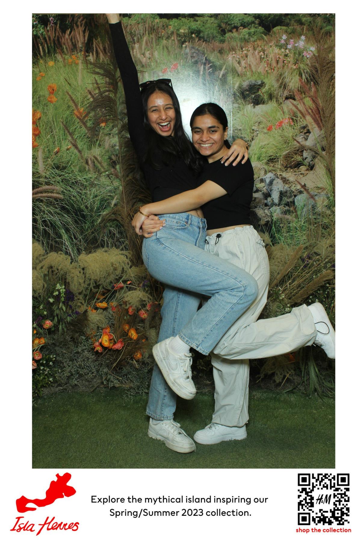 H&M Isla Hennes Collection Launch | View more photos from the event at gallery.myselfiemirror.ca/u/romanmyselfiemirrorca/HM-Isla-Hennes-Collection-Launch