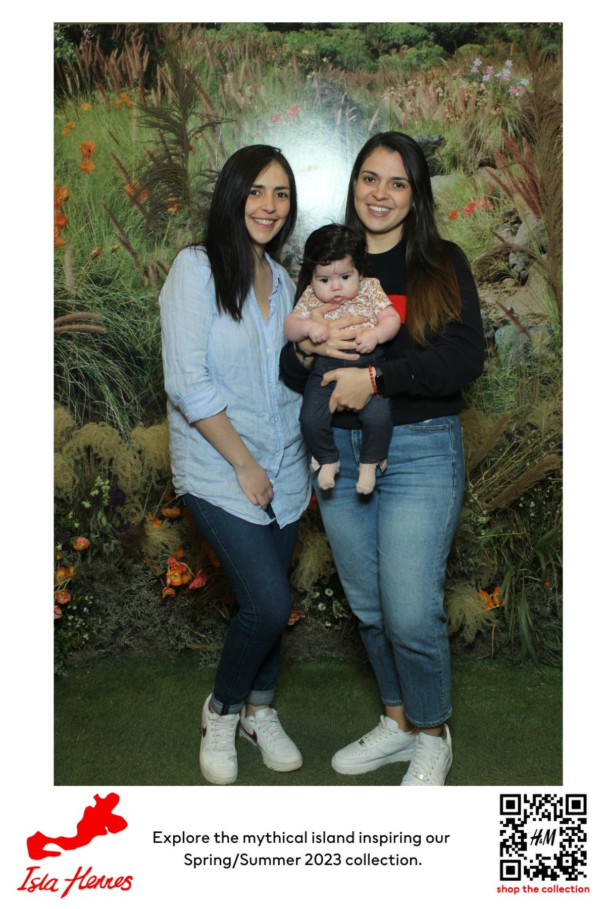 H&M Isla Hennes Collection Launch | View more photos from the event at gallery.myselfiemirror.ca/u/romanmyselfiemirrorca/HM-Isla-Hennes-Collection-Launch