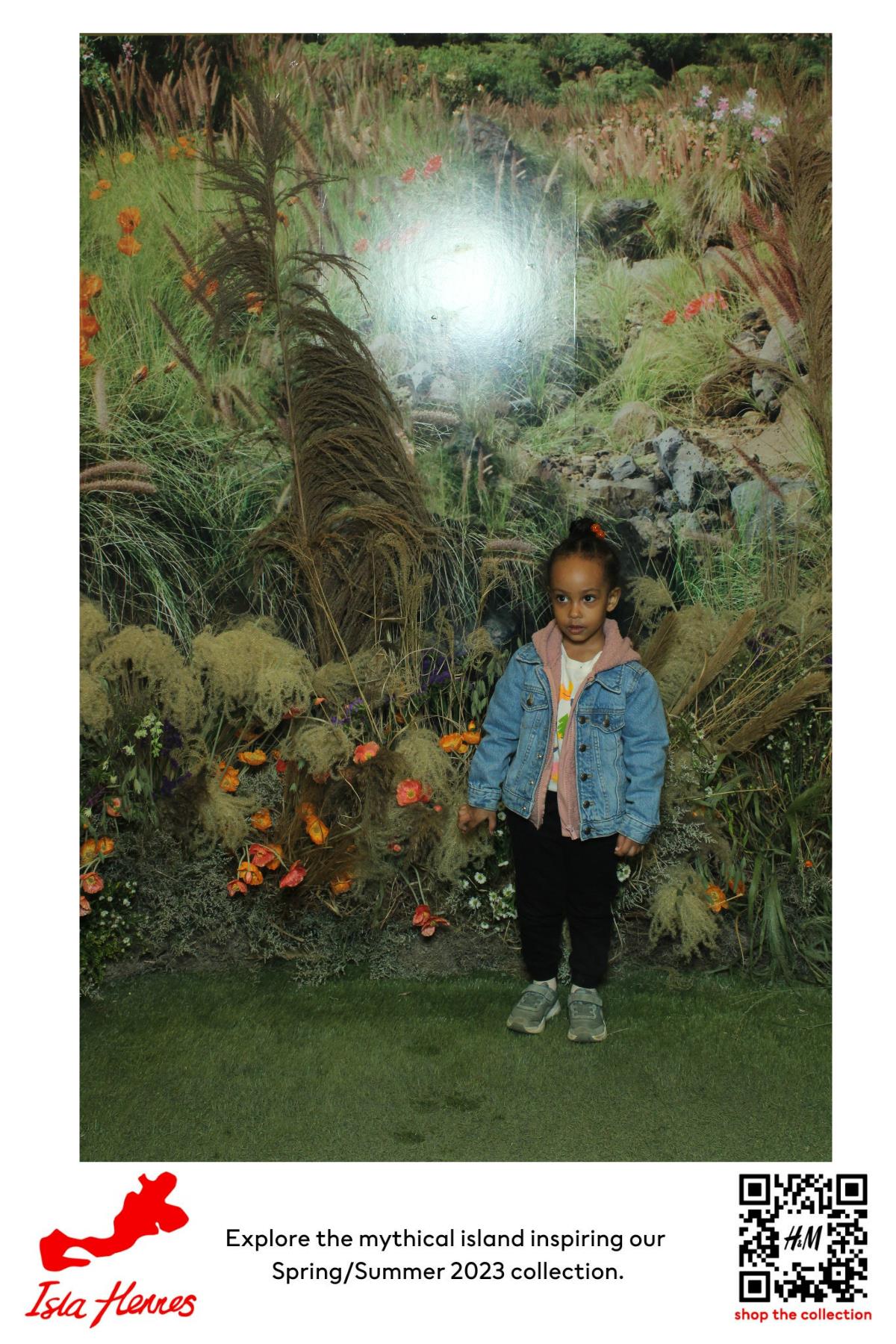 H&M Isla Hennes Collection Launch | View more photos from the event at gallery.myselfiemirror.ca/u/romanmyselfiemirrorca/HM-Isla-Hennes-Collection-Launch