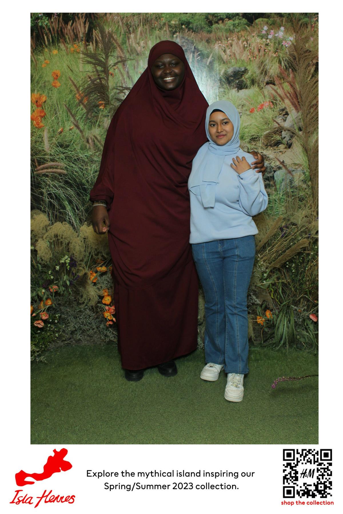 H&M Isla Hennes Collection Launch | View more photos from the event at gallery.myselfiemirror.ca/u/romanmyselfiemirrorca/HM-Isla-Hennes-Collection-Launch