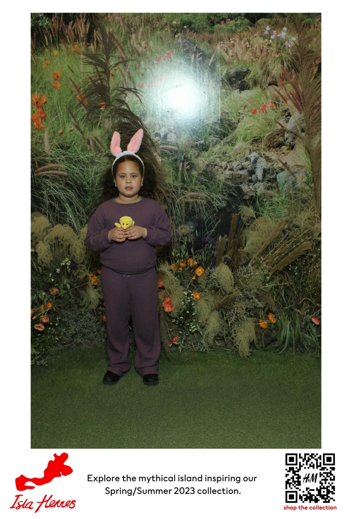 H&M Isla Hennes Collection Launch | View more photos from the event at gallery.myselfiemirror.ca/u/romanmyselfiemirrorca/HM-Isla-Hennes-Collection-Launch