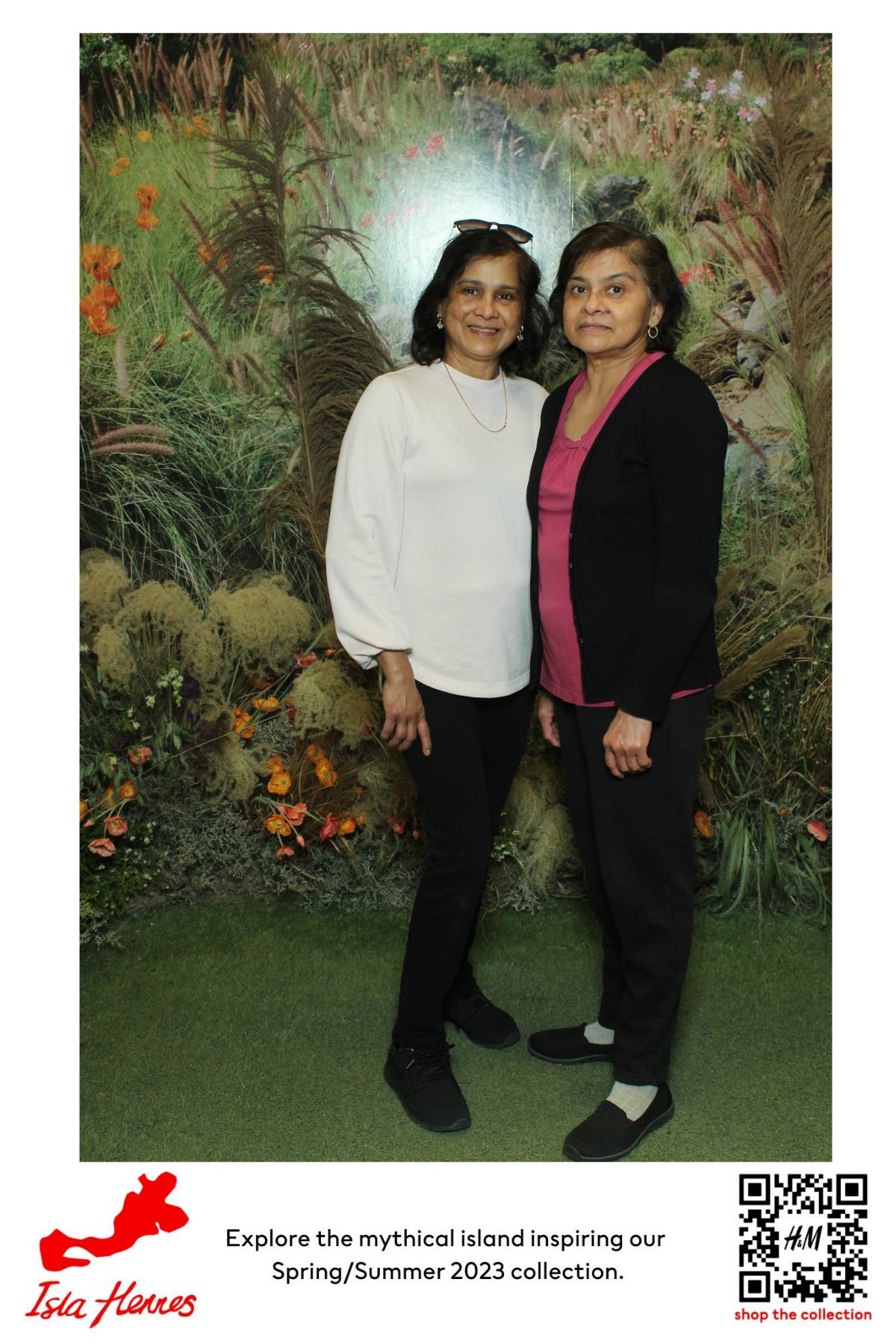 H&M Isla Hennes Collection Launch | View more photos from the event at gallery.myselfiemirror.ca/u/romanmyselfiemirrorca/HM-Isla-Hennes-Collection-Launch