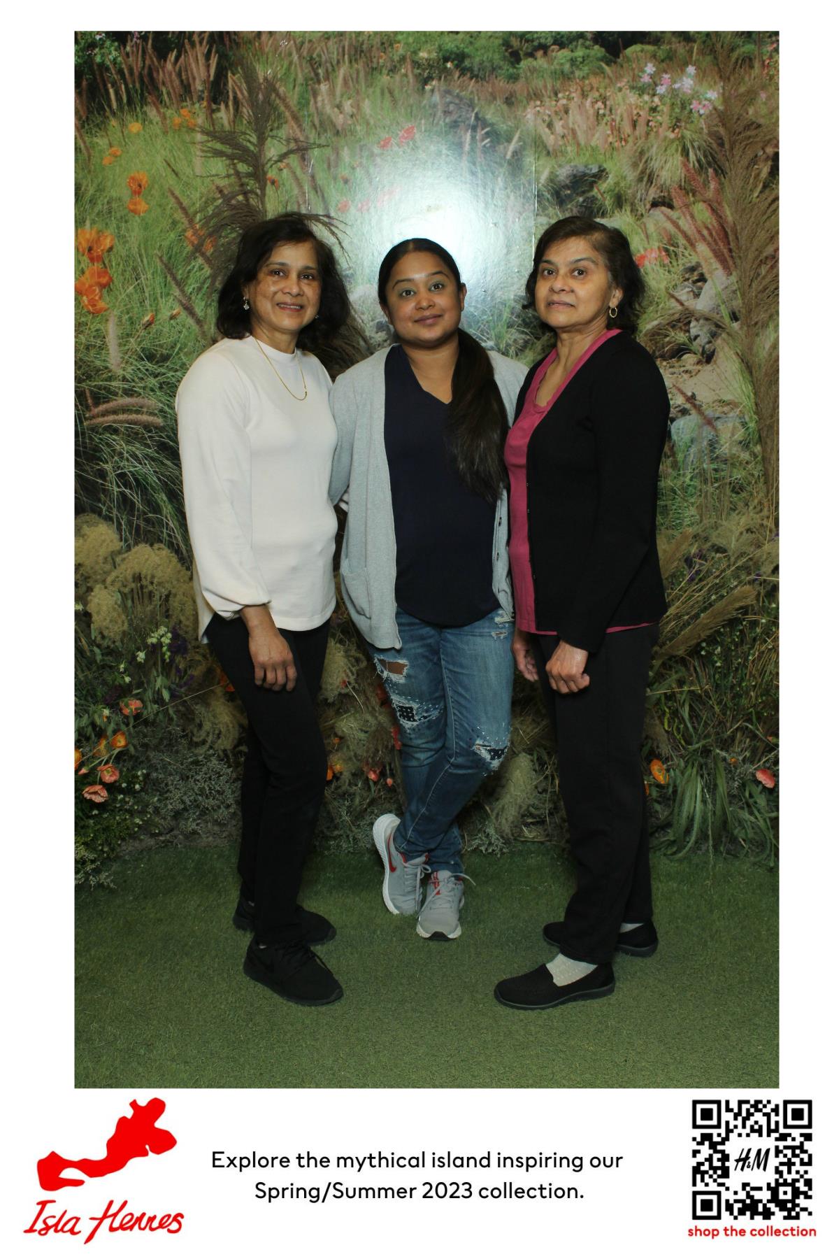 H&M Isla Hennes Collection Launch | View more photos from the event at gallery.myselfiemirror.ca/u/romanmyselfiemirrorca/HM-Isla-Hennes-Collection-Launch