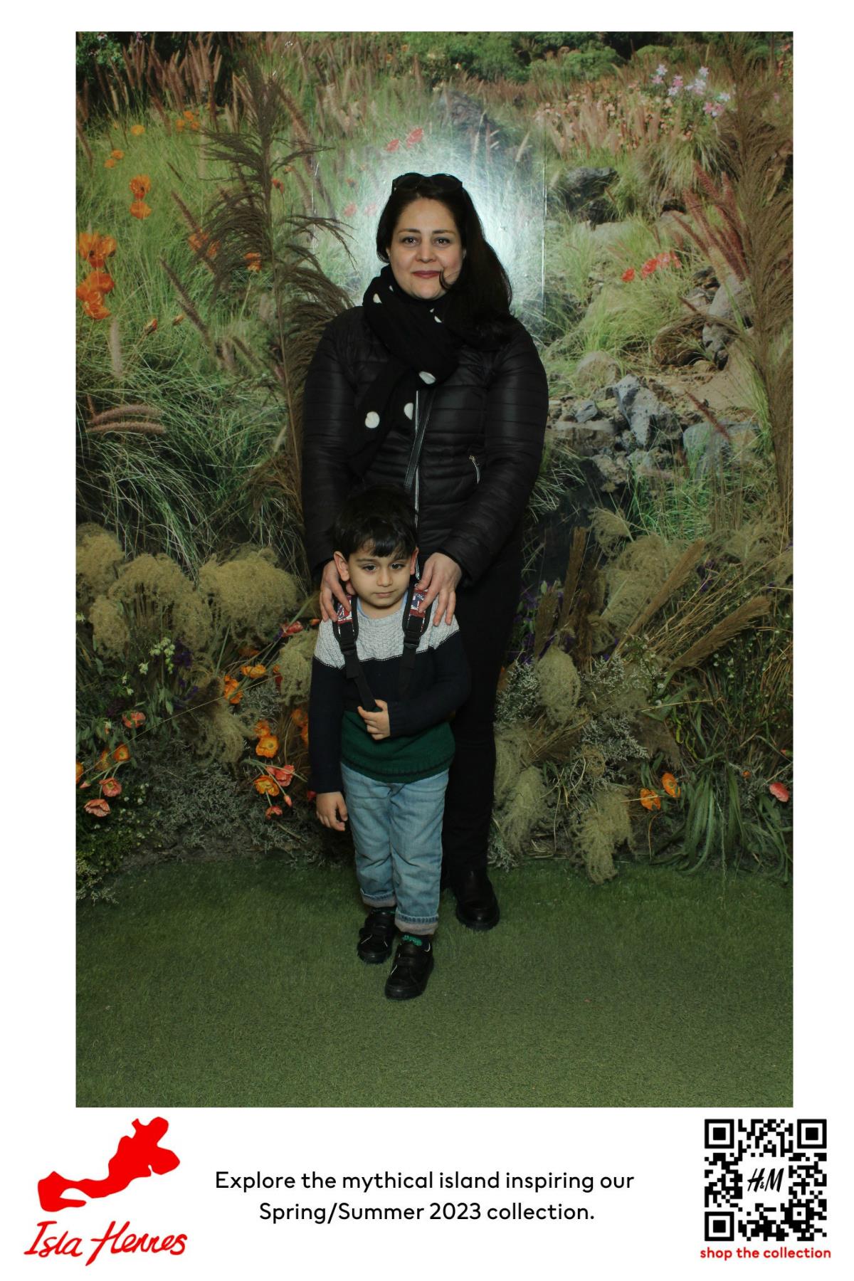 H&M Isla Hennes Collection Launch | View more photos from the event at gallery.myselfiemirror.ca/u/romanmyselfiemirrorca/HM-Isla-Hennes-Collection-Launch