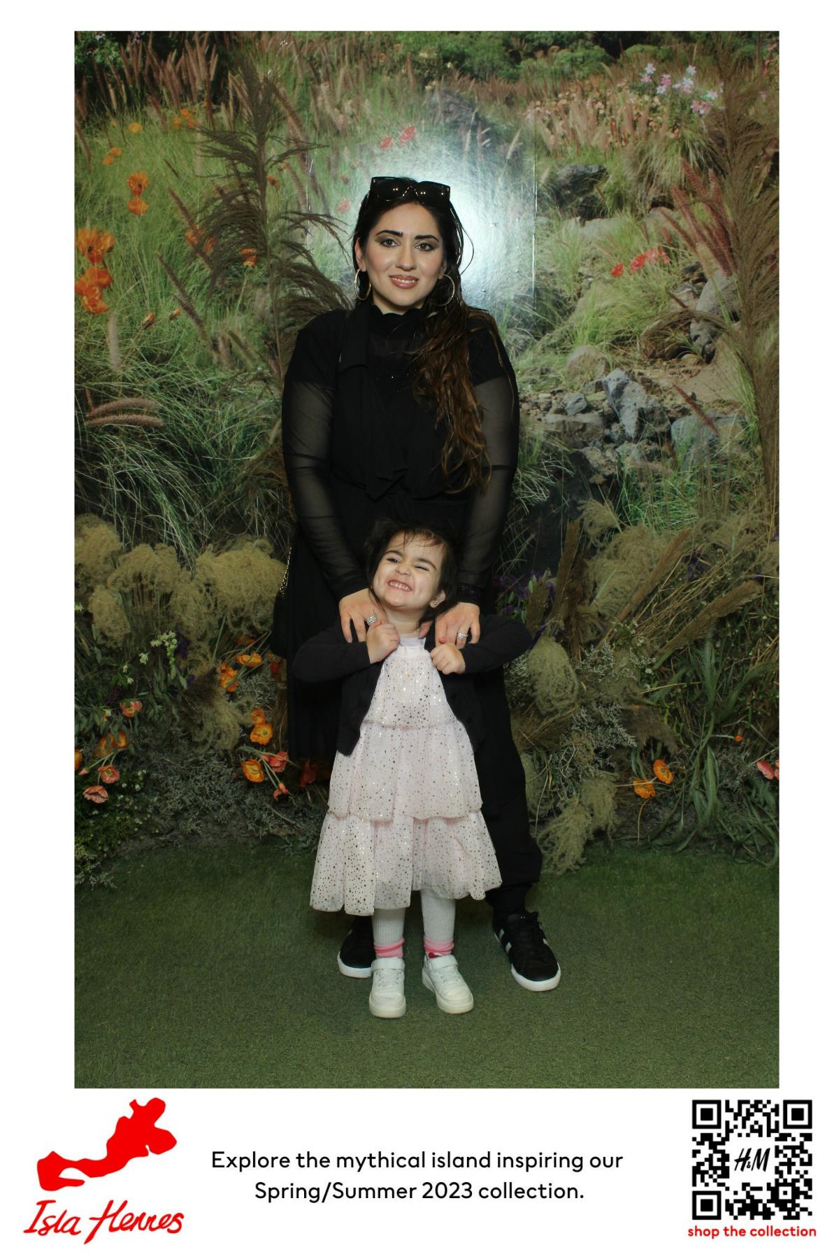 H&M Isla Hennes Collection Launch | View more photos from the event at gallery.myselfiemirror.ca/u/romanmyselfiemirrorca/HM-Isla-Hennes-Collection-Launch