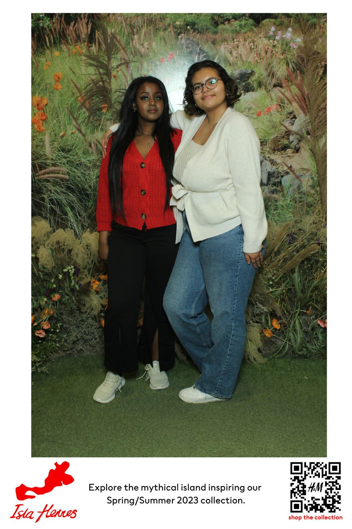 H&M Isla Hennes Collection Launch | View more photos from the event at gallery.myselfiemirror.ca/u/romanmyselfiemirrorca/HM-Isla-Hennes-Collection-Launch