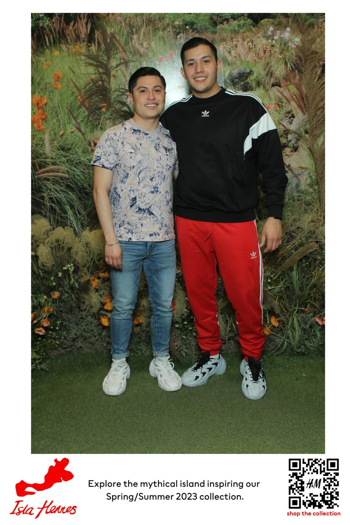 H&M Isla Hennes Collection Launch | View more photos from the event at gallery.myselfiemirror.ca/u/romanmyselfiemirrorca/HM-Isla-Hennes-Collection-Launch