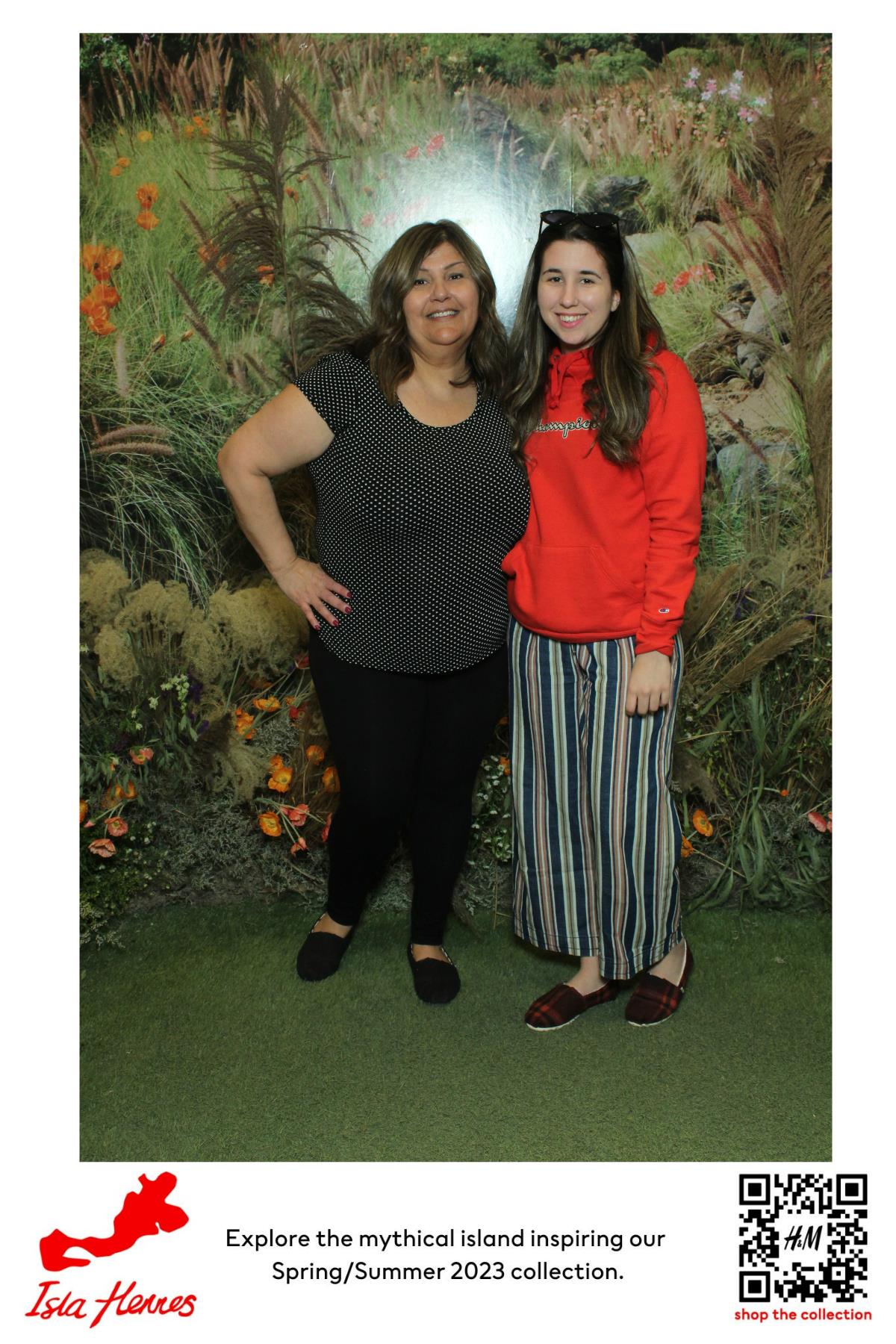 H&M Isla Hennes Collection Launch | View more photos from the event at gallery.myselfiemirror.ca/u/romanmyselfiemirrorca/HM-Isla-Hennes-Collection-Launch