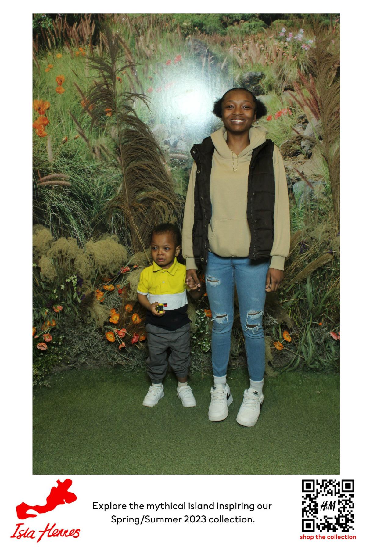 H&M Isla Hennes Collection Launch | View more photos from the event at gallery.myselfiemirror.ca/u/romanmyselfiemirrorca/HM-Isla-Hennes-Collection-Launch