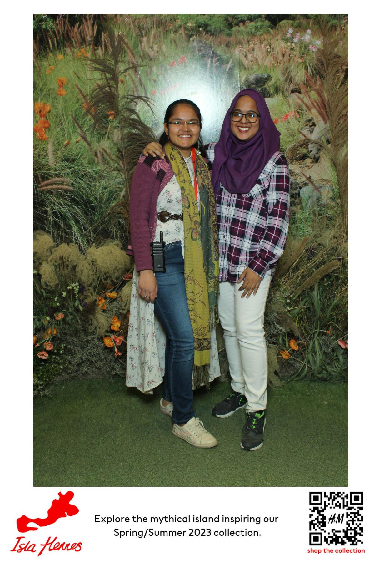 H&M Isla Hennes Collection Launch | View more photos from the event at gallery.myselfiemirror.ca/u/romanmyselfiemirrorca/HM-Isla-Hennes-Collection-Launch