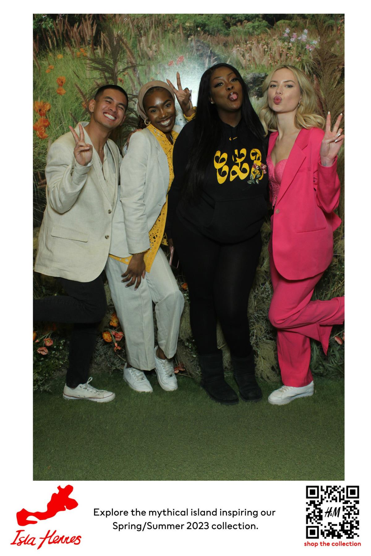 H&M Isla Hennes Collection Launch | View more photos from the event at gallery.myselfiemirror.ca/u/romanmyselfiemirrorca/HM-Isla-Hennes-Collection-Launch