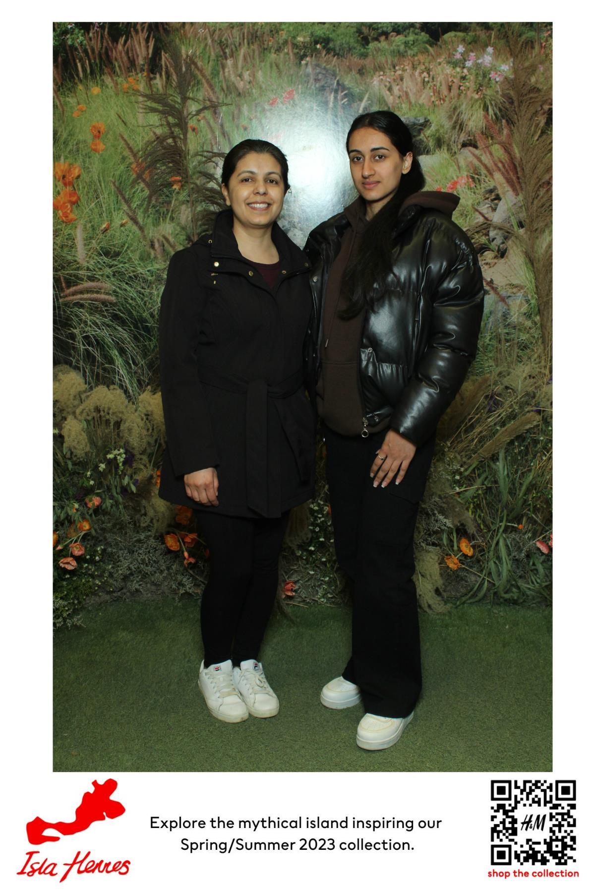 H&M Isla Hennes Collection Launch | View more photos from the event at gallery.myselfiemirror.ca/u/romanmyselfiemirrorca/HM-Isla-Hennes-Collection-Launch