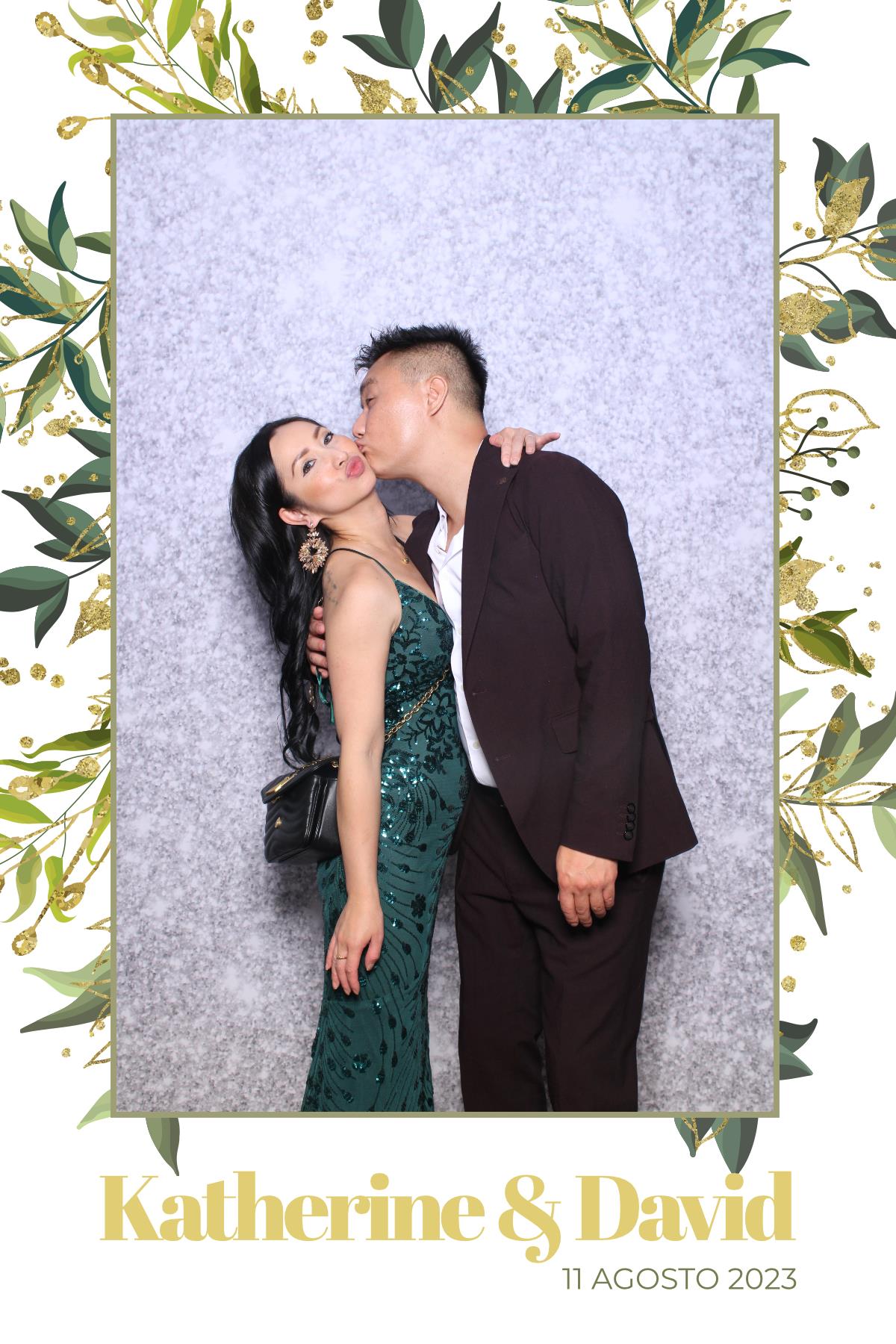 Katherine & David | View more photos from the event at gallery.myselfiemirror.ca/u/romanmyselfiemirrorca/Katherine-David