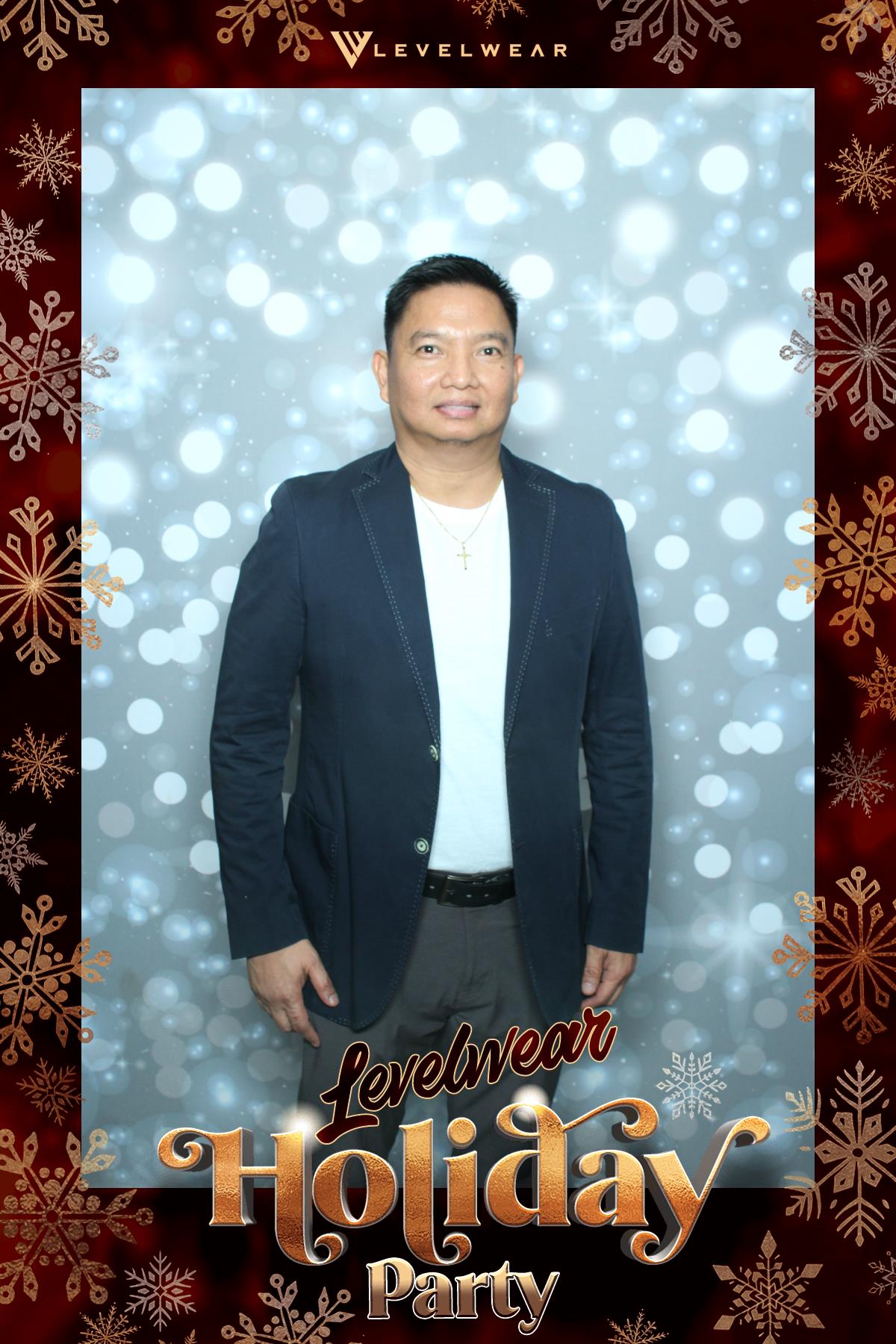 Levelwear Holiday Party | View more photos from the event at gallery.myselfiemirror.ca/u/romanmyselfiemirrorca/Levelwear-Holiday-Party