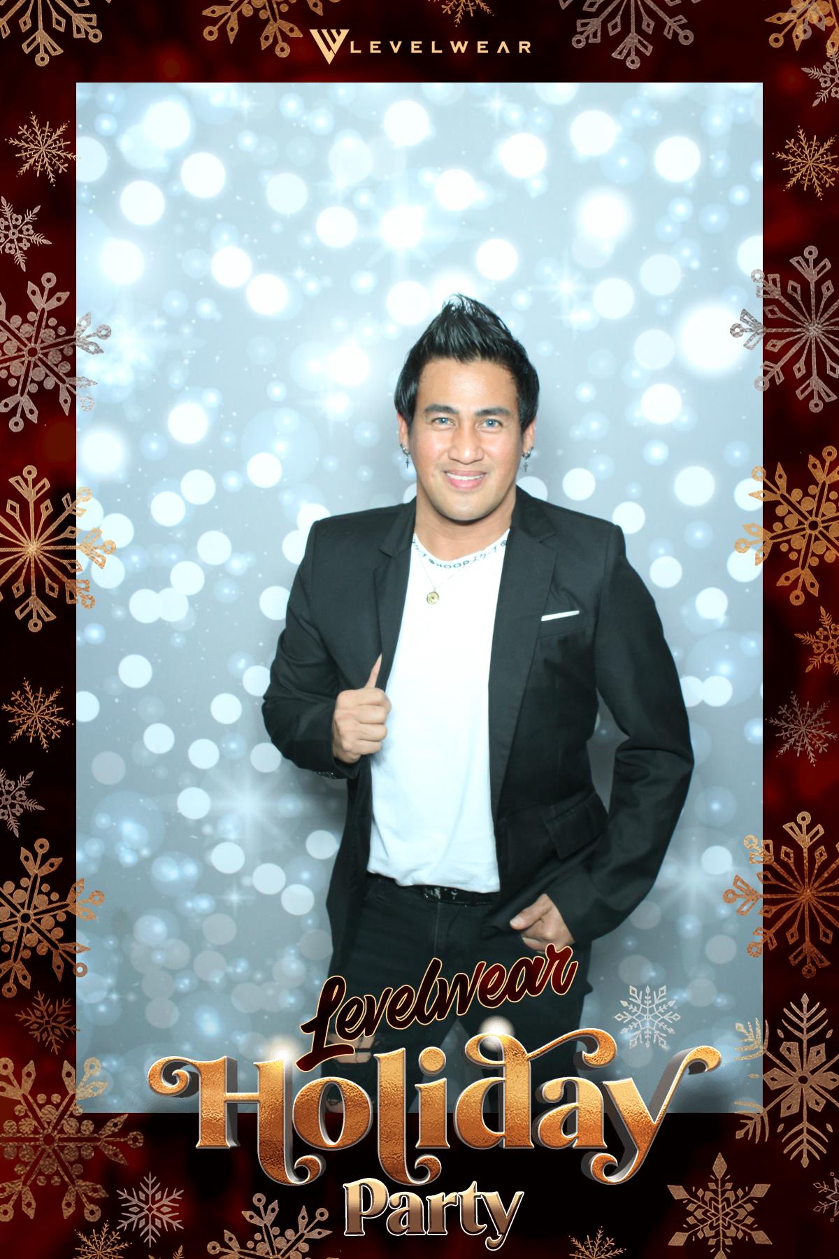 Levelwear Holiday Party | View more photos from the event at gallery.myselfiemirror.ca/u/romanmyselfiemirrorca/Levelwear-Holiday-Party