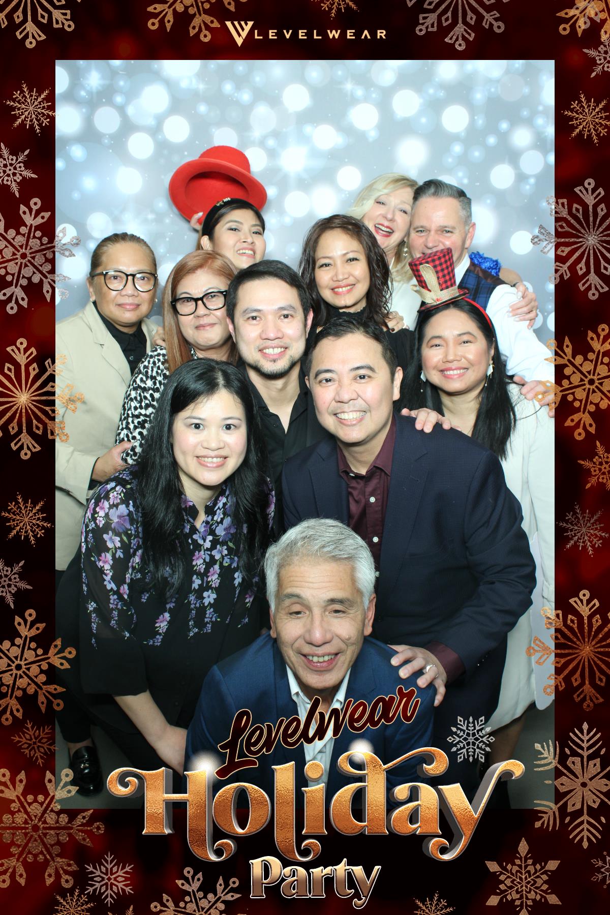 Levelwear Holiday Party | View more photos from the event at gallery.myselfiemirror.ca/u/romanmyselfiemirrorca/Levelwear-Holiday-Party