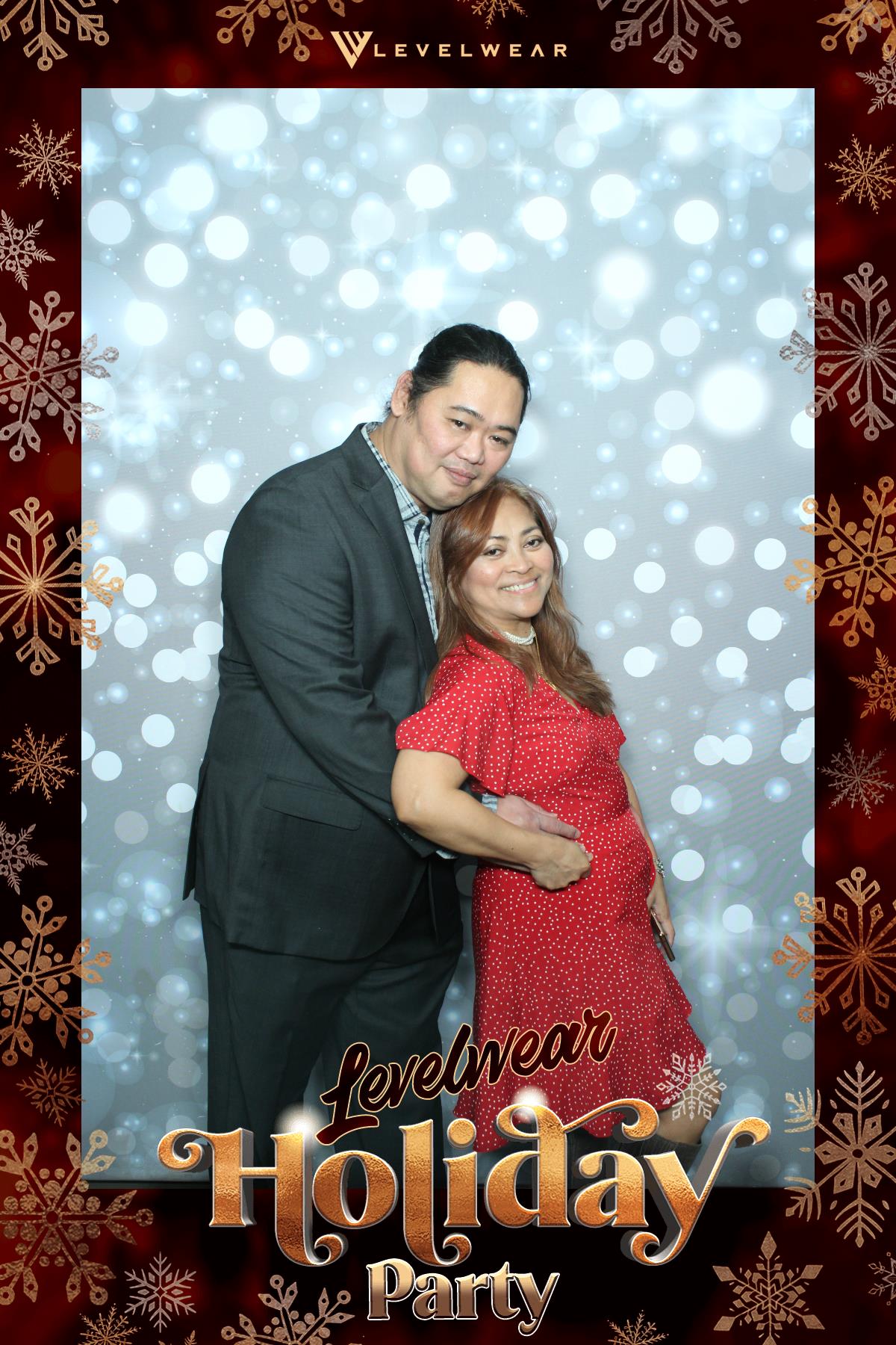 Levelwear Holiday Party | View more photos from the event at gallery.myselfiemirror.ca/u/romanmyselfiemirrorca/Levelwear-Holiday-Party