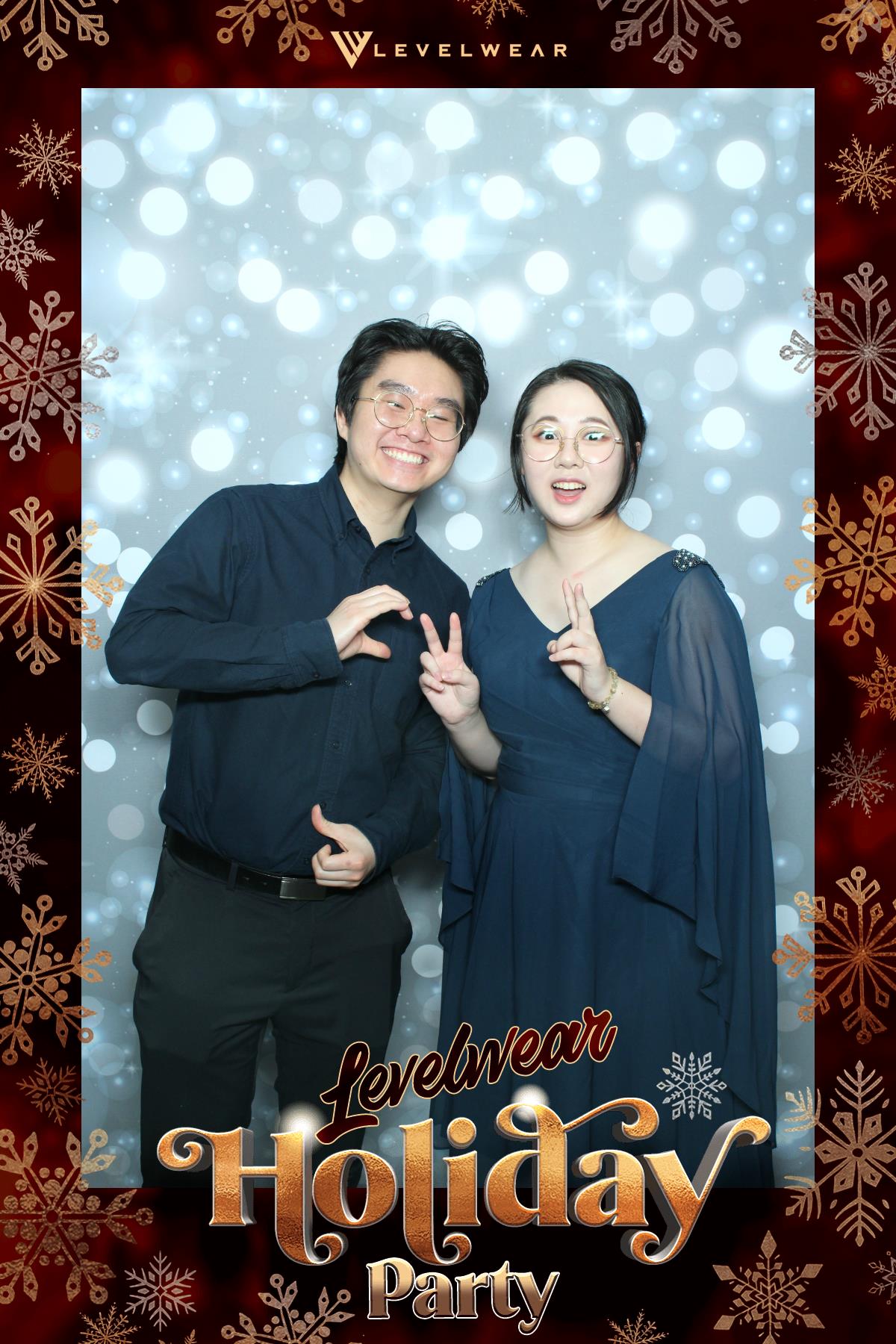 Levelwear Holiday Party | View more photos from the event at gallery.myselfiemirror.ca/u/romanmyselfiemirrorca/Levelwear-Holiday-Party