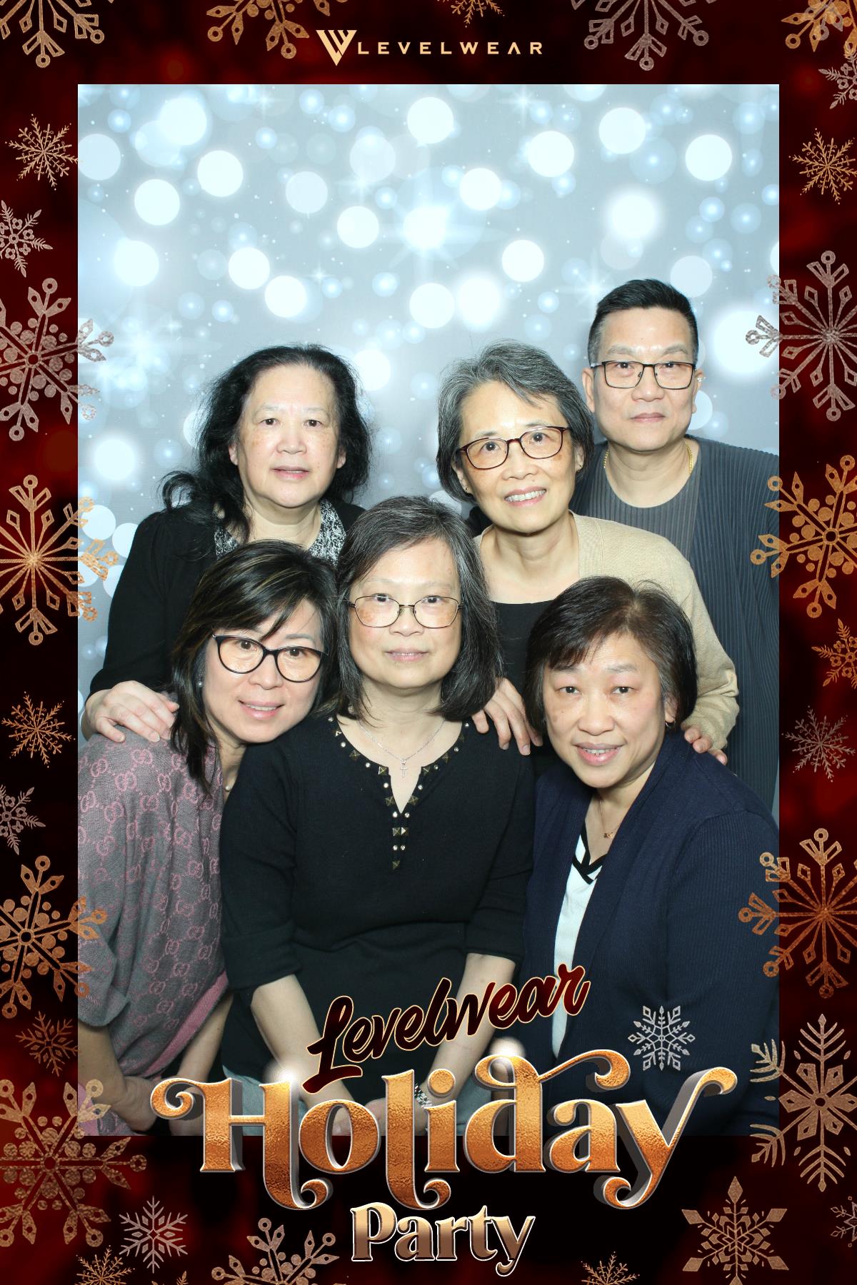 Levelwear Holiday Party | View more photos from the event at gallery.myselfiemirror.ca/u/romanmyselfiemirrorca/Levelwear-Holiday-Party