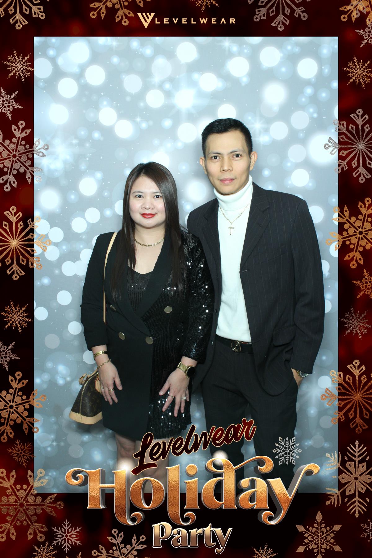 Levelwear Holiday Party | View more photos from the event at gallery.myselfiemirror.ca/u/romanmyselfiemirrorca/Levelwear-Holiday-Party