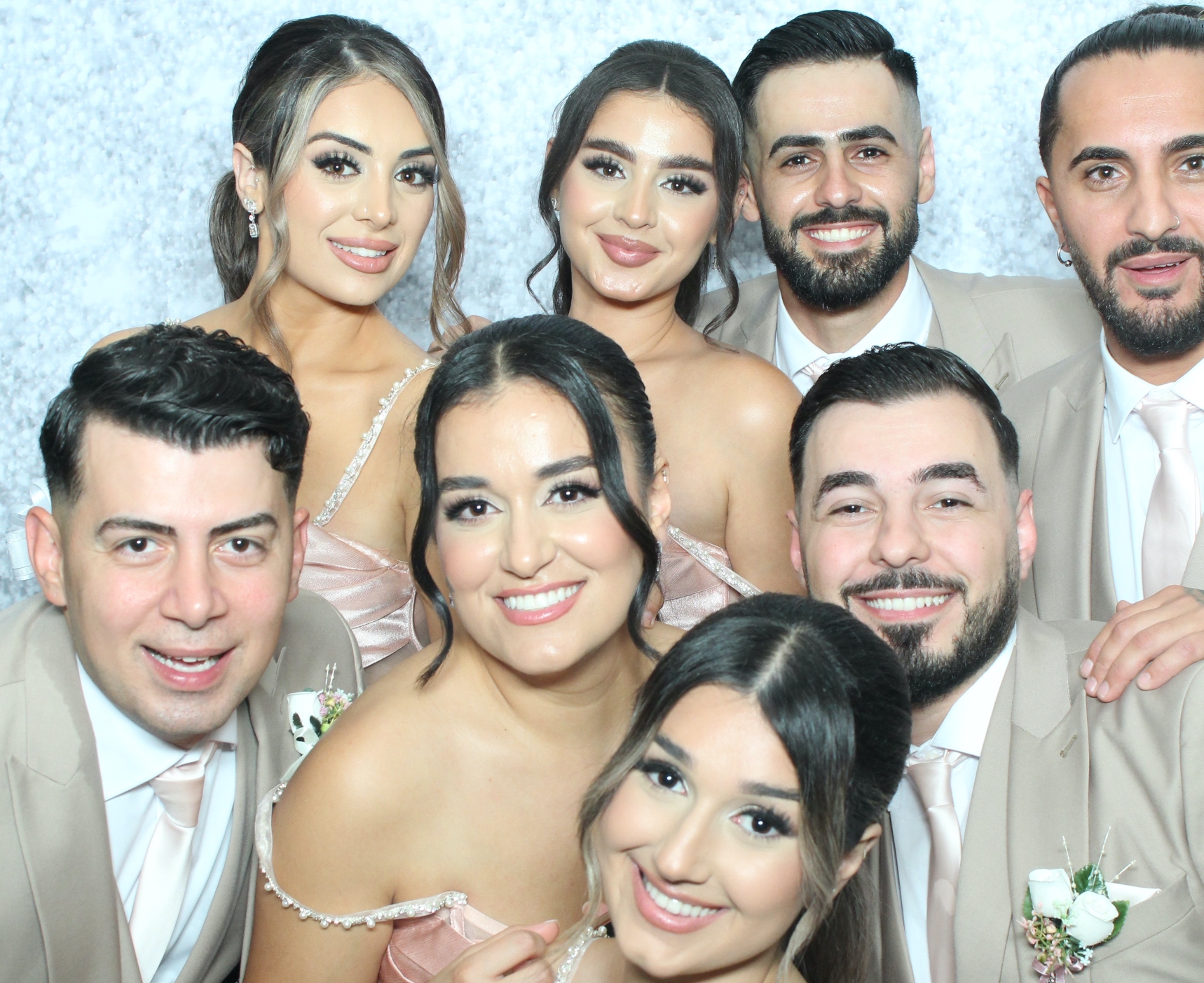 Mariana & Ricardo  | View more photos from the event at gallery.myselfiemirror.ca/u/romanmyselfiemirrorca/Mariana-Ricardo