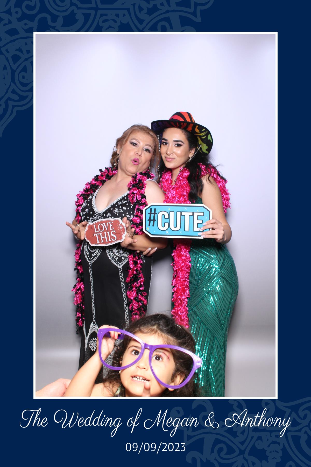 Megan & Anthony | View more photos from the event at gallery.myselfiemirror.ca/u/romanmyselfiemirrorca/Megan-Anthony