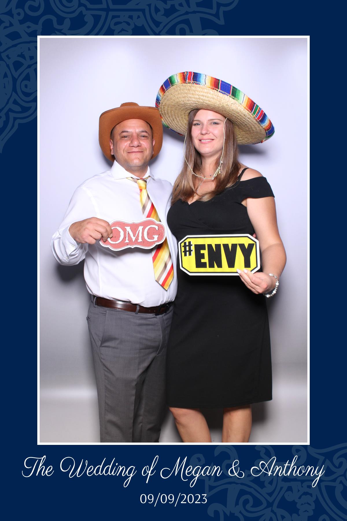 Megan & Anthony | View more photos from the event at gallery.myselfiemirror.ca/u/romanmyselfiemirrorca/Megan-Anthony