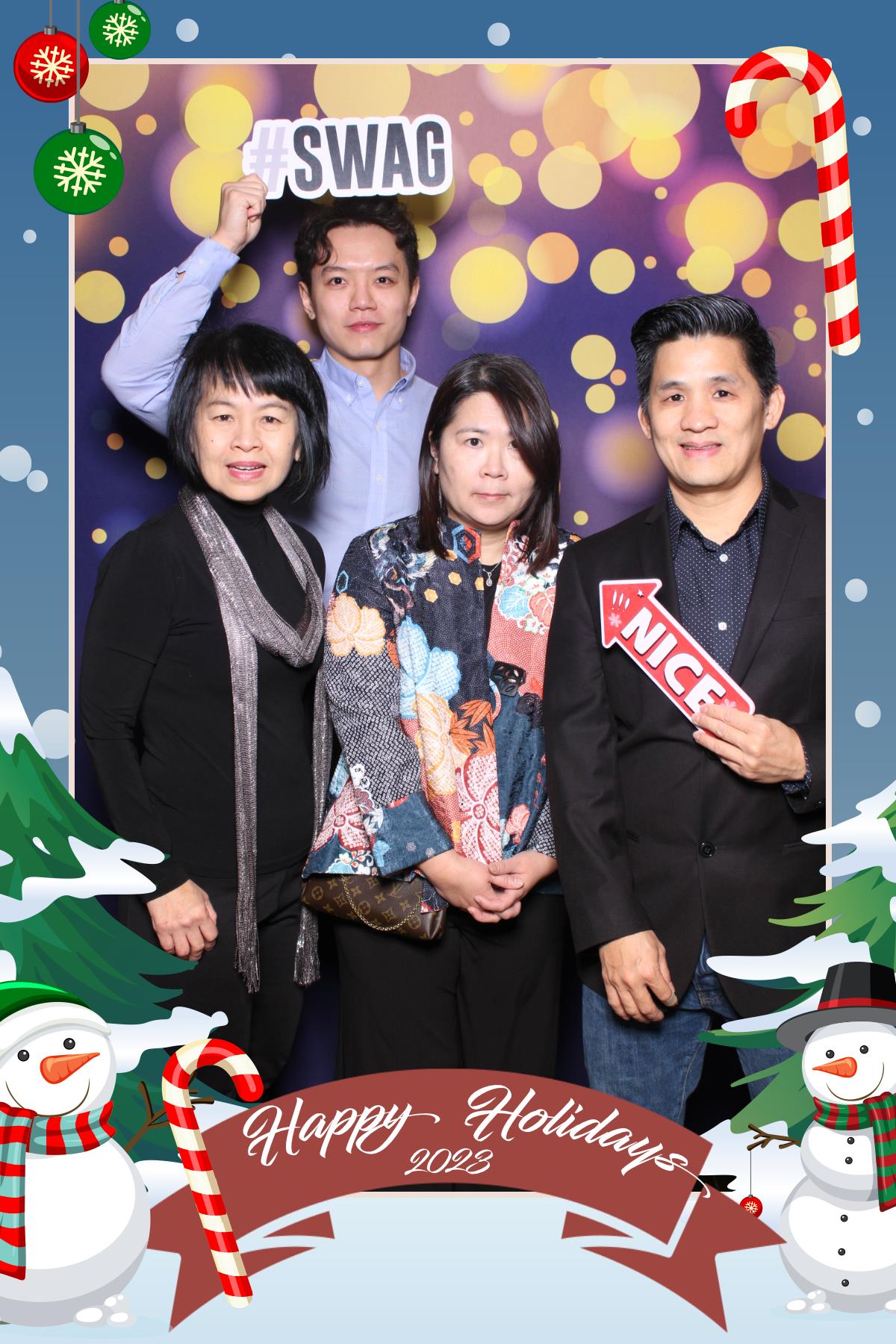 Rothmans Year End Celebration  | View more photos from the event at gallery.myselfiemirror.ca/u/romanmyselfiemirrorca/Rothmans-Year-End-Celebration