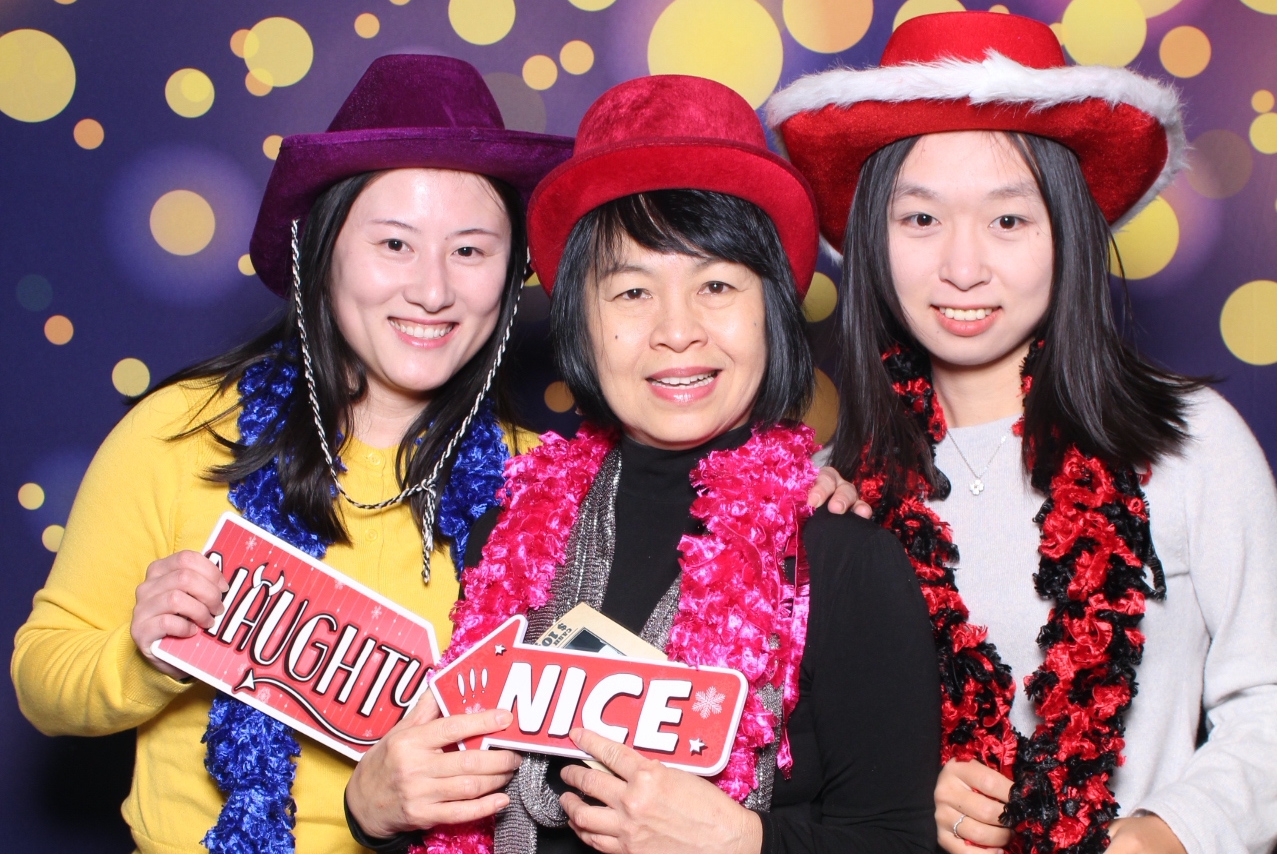 Rothmans Year End Celebration  | View more photos from the event at gallery.myselfiemirror.ca/u/romanmyselfiemirrorca/Rothmans-Year-End-Celebration