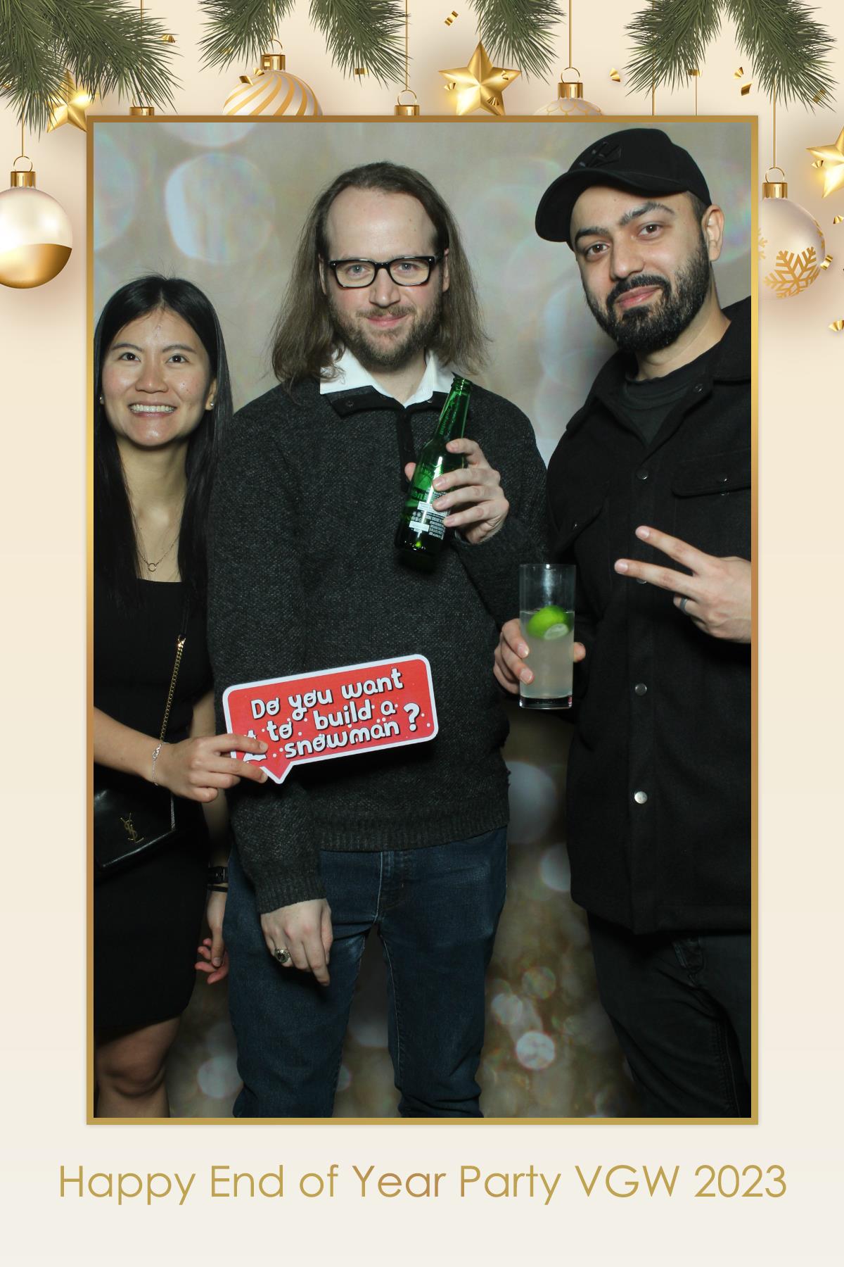 VGW End of Year Party | View more photos from the event at gallery.myselfiemirror.ca/u/romanmyselfiemirrorca/VGW-End-of-Year-Party