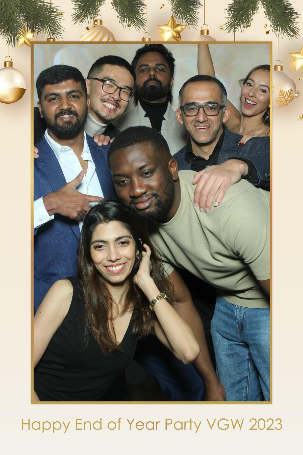 VGW End of Year Party | View more photos from the event at gallery.myselfiemirror.ca/u/romanmyselfiemirrorca/VGW-End-of-Year-Party