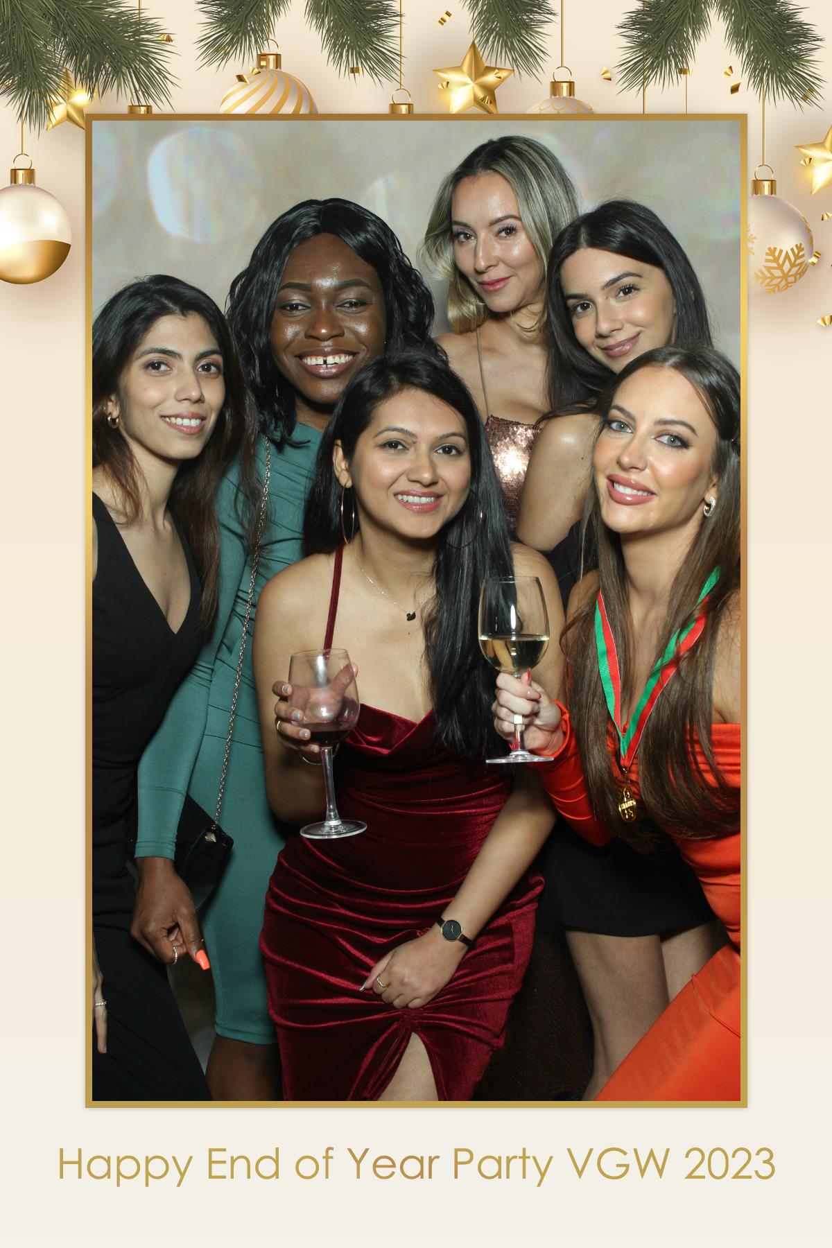 VGW End of Year Party | View more photos from the event at gallery.myselfiemirror.ca/u/romanmyselfiemirrorca/VGW-End-of-Year-Party