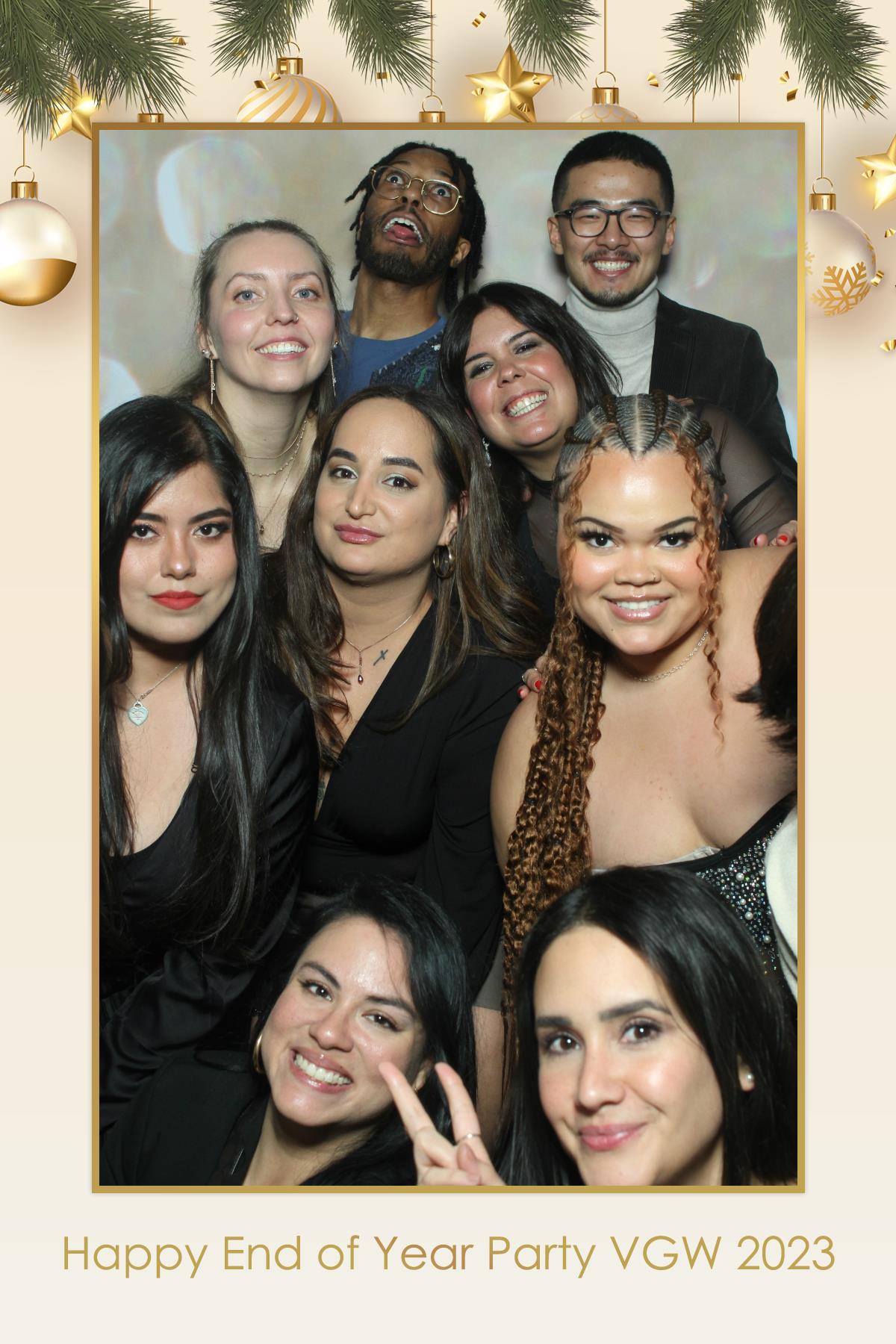 VGW End of Year Party | View more photos from the event at gallery.myselfiemirror.ca/u/romanmyselfiemirrorca/VGW-End-of-Year-Party