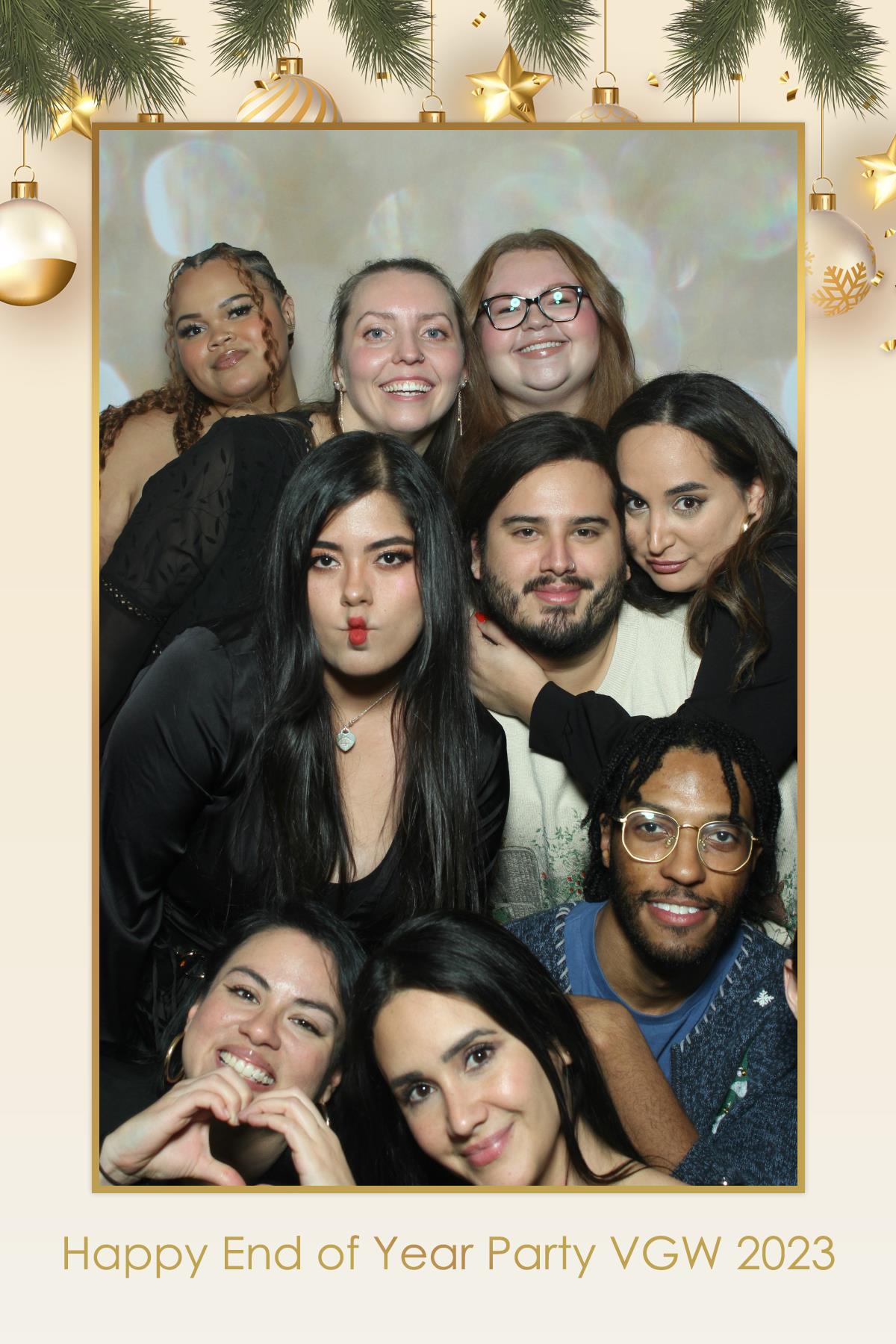 VGW End of Year Party | View more photos from the event at gallery.myselfiemirror.ca/u/romanmyselfiemirrorca/VGW-End-of-Year-Party