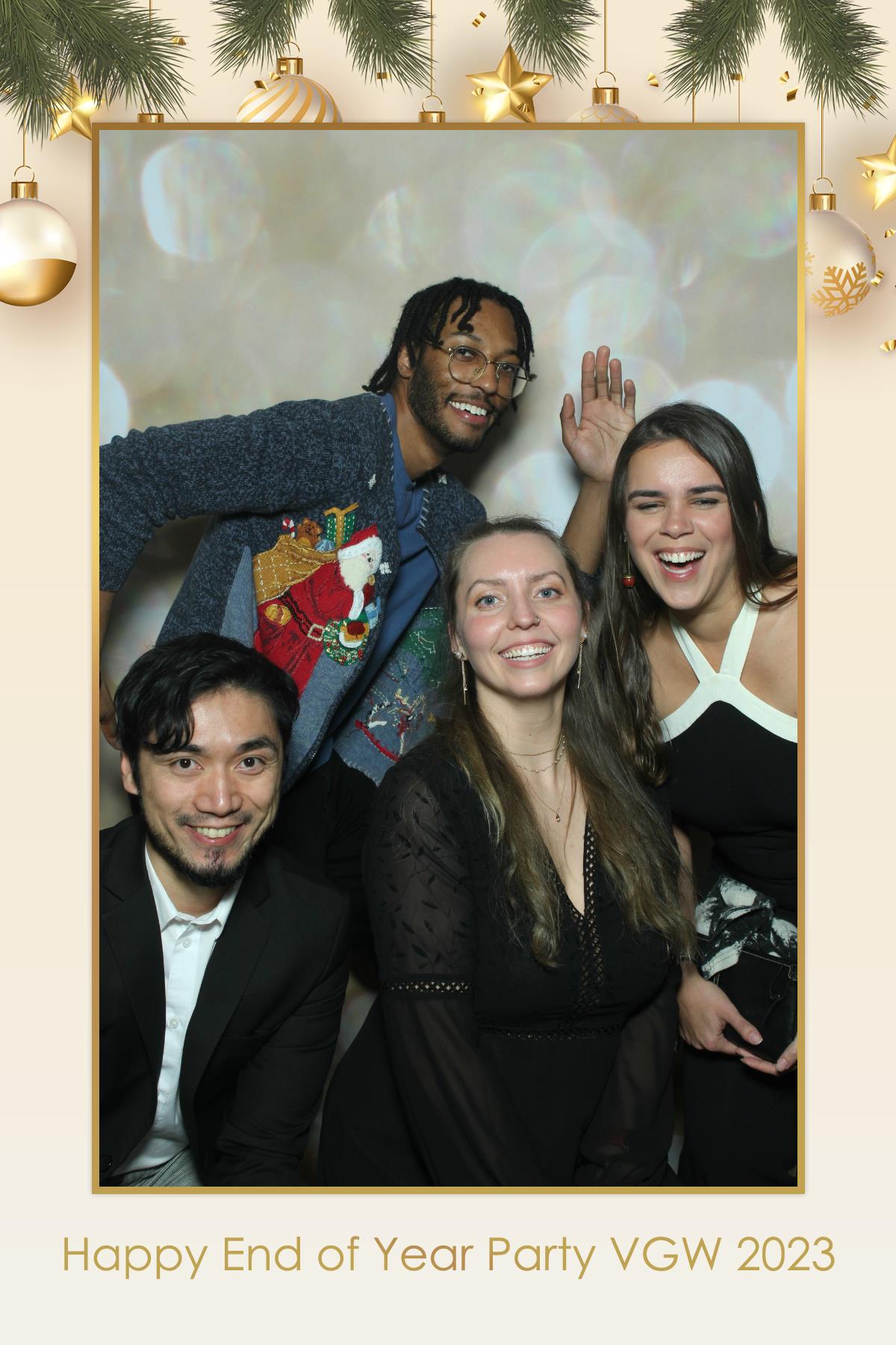 VGW End of Year Party | View more photos from the event at gallery.myselfiemirror.ca/u/romanmyselfiemirrorca/VGW-End-of-Year-Party