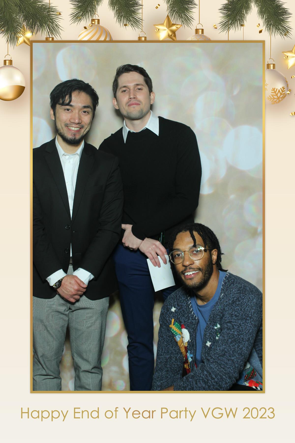 VGW End of Year Party | View more photos from the event at gallery.myselfiemirror.ca/u/romanmyselfiemirrorca/VGW-End-of-Year-Party