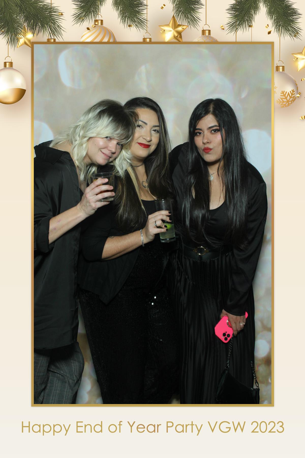 VGW End of Year Party | View more photos from the event at gallery.myselfiemirror.ca/u/romanmyselfiemirrorca/VGW-End-of-Year-Party