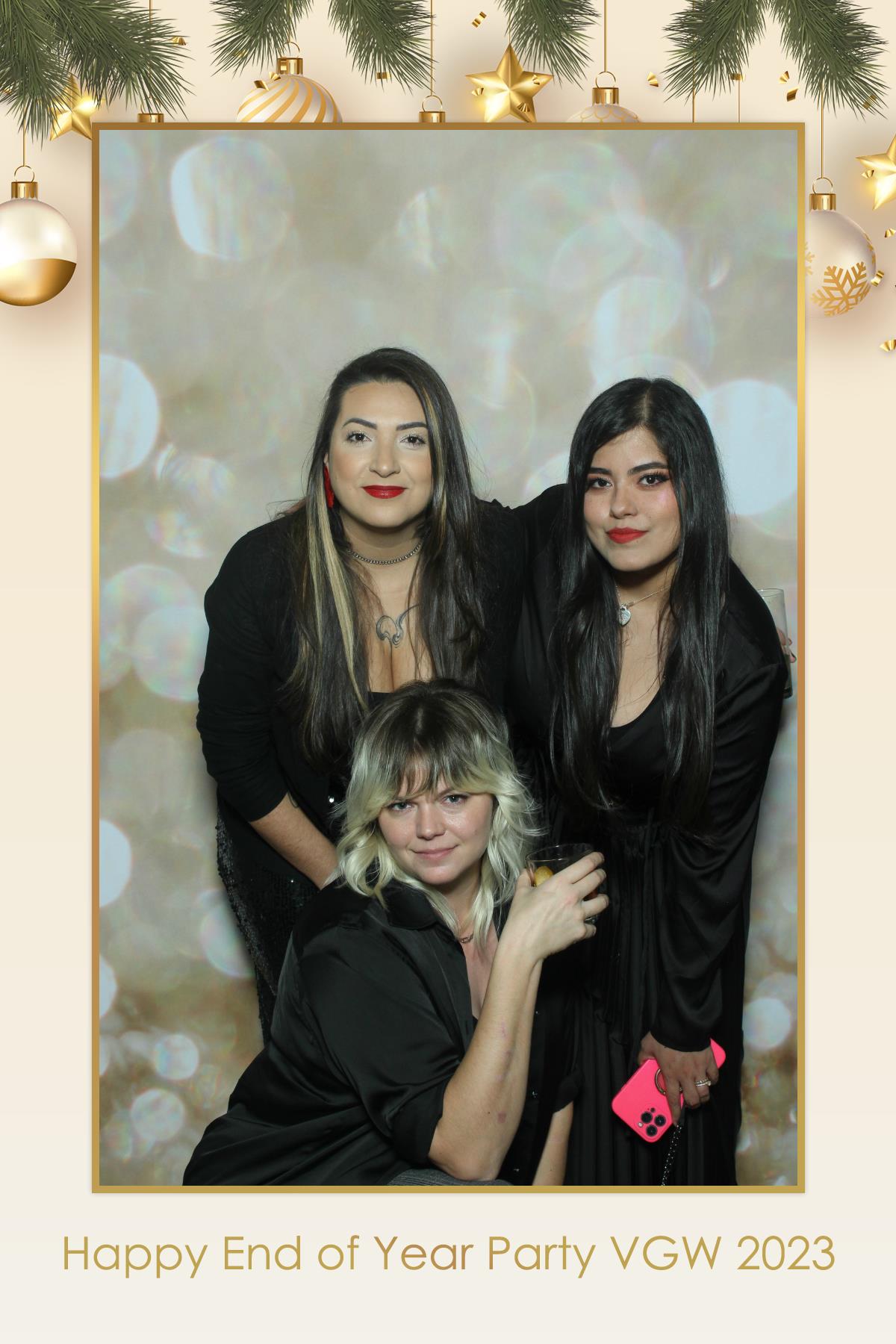 VGW End of Year Party | View more photos from the event at gallery.myselfiemirror.ca/u/romanmyselfiemirrorca/VGW-End-of-Year-Party