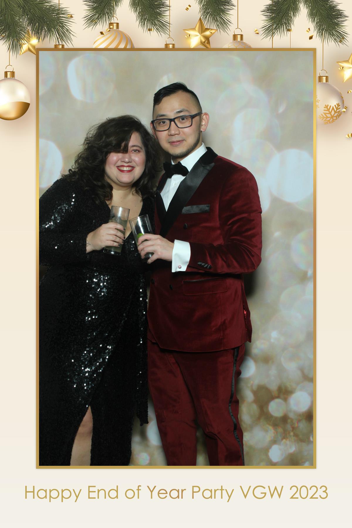 VGW End of Year Party | View more photos from the event at gallery.myselfiemirror.ca/u/romanmyselfiemirrorca/VGW-End-of-Year-Party