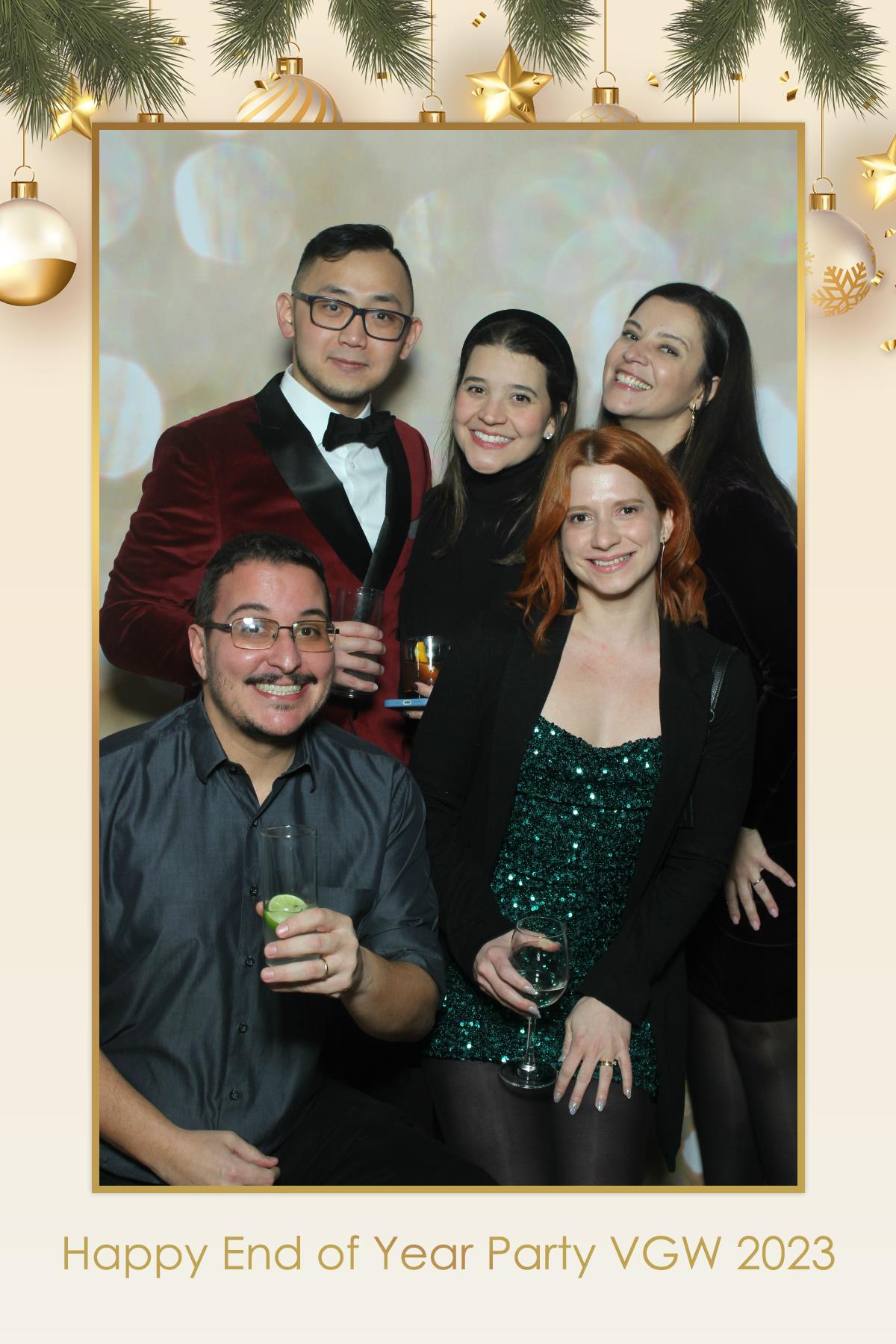 VGW End of Year Party | View more photos from the event at gallery.myselfiemirror.ca/u/romanmyselfiemirrorca/VGW-End-of-Year-Party