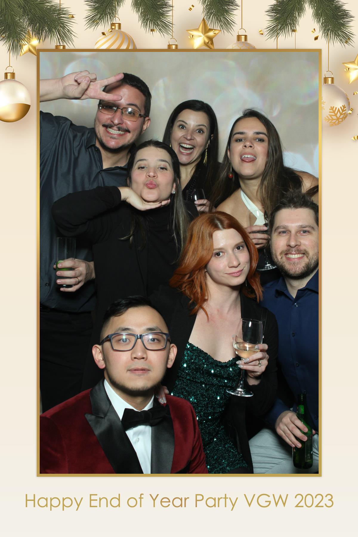 VGW End of Year Party | View more photos from the event at gallery.myselfiemirror.ca/u/romanmyselfiemirrorca/VGW-End-of-Year-Party