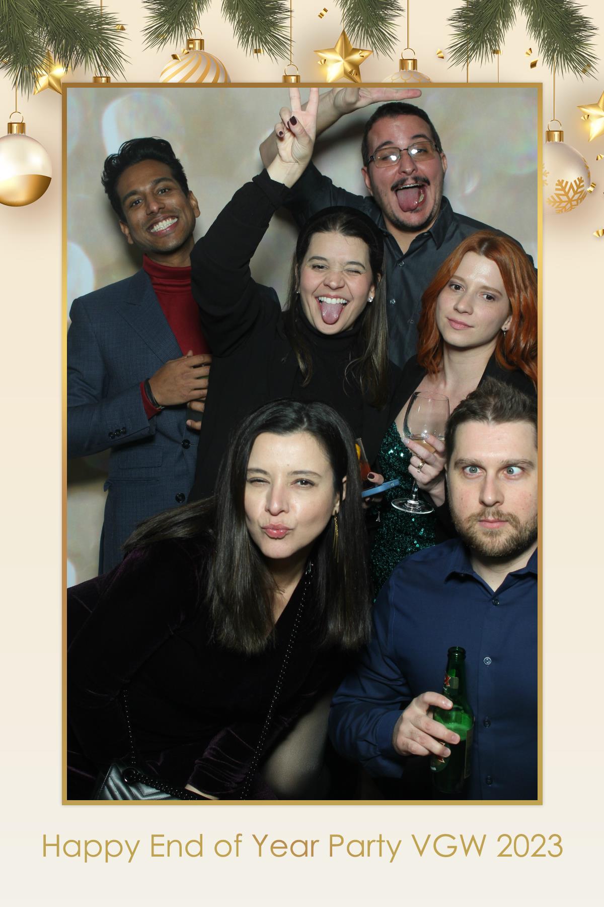 VGW End of Year Party | View more photos from the event at gallery.myselfiemirror.ca/u/romanmyselfiemirrorca/VGW-End-of-Year-Party