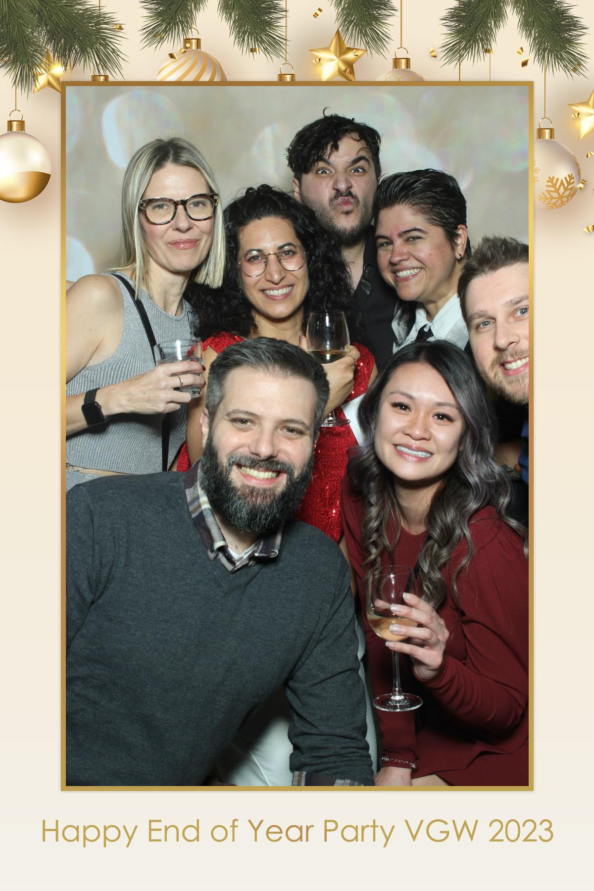 VGW End of Year Party | View more photos from the event at gallery.myselfiemirror.ca/u/romanmyselfiemirrorca/VGW-End-of-Year-Party