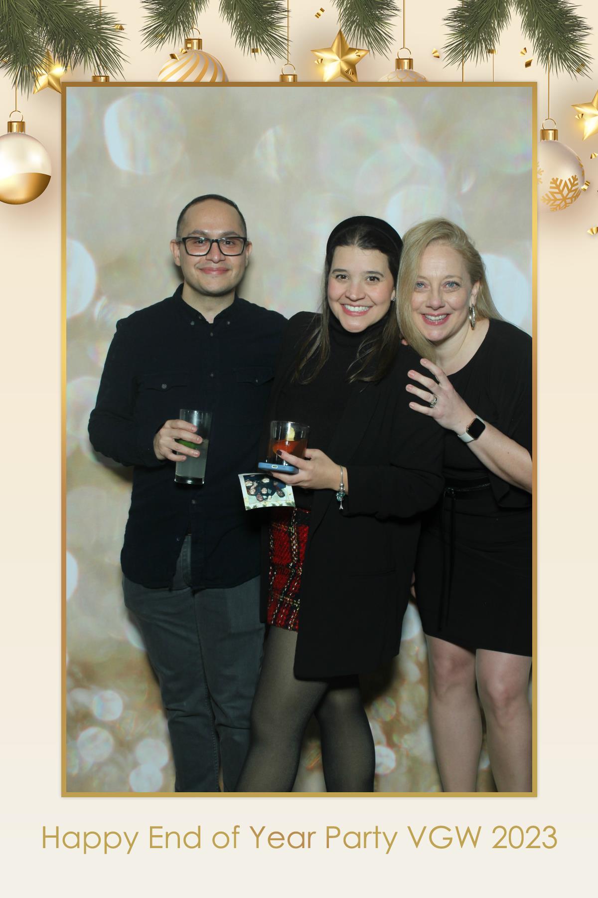 VGW End of Year Party | View more photos from the event at gallery.myselfiemirror.ca/u/romanmyselfiemirrorca/VGW-End-of-Year-Party