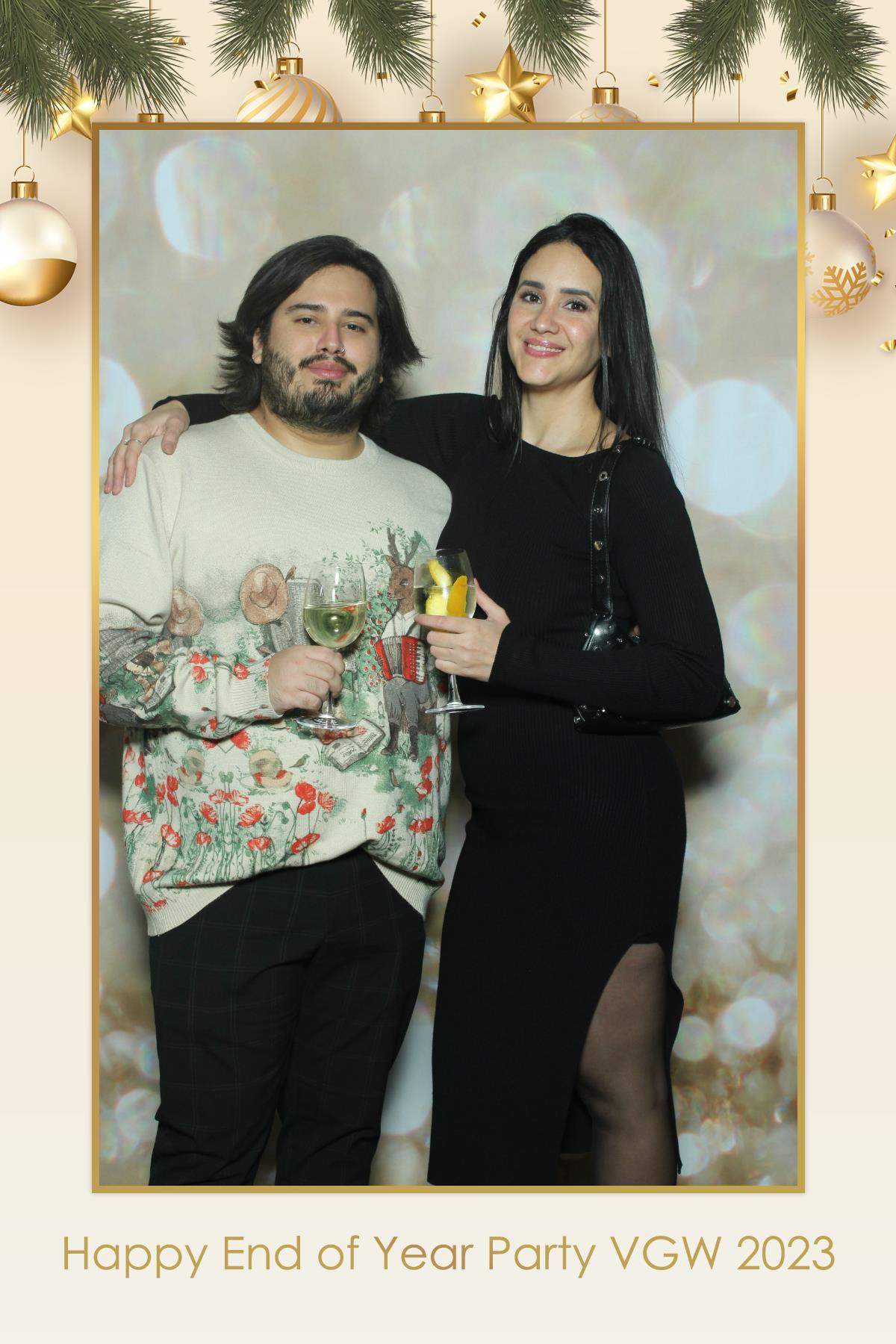 VGW End of Year Party | View more photos from the event at gallery.myselfiemirror.ca/u/romanmyselfiemirrorca/VGW-End-of-Year-Party