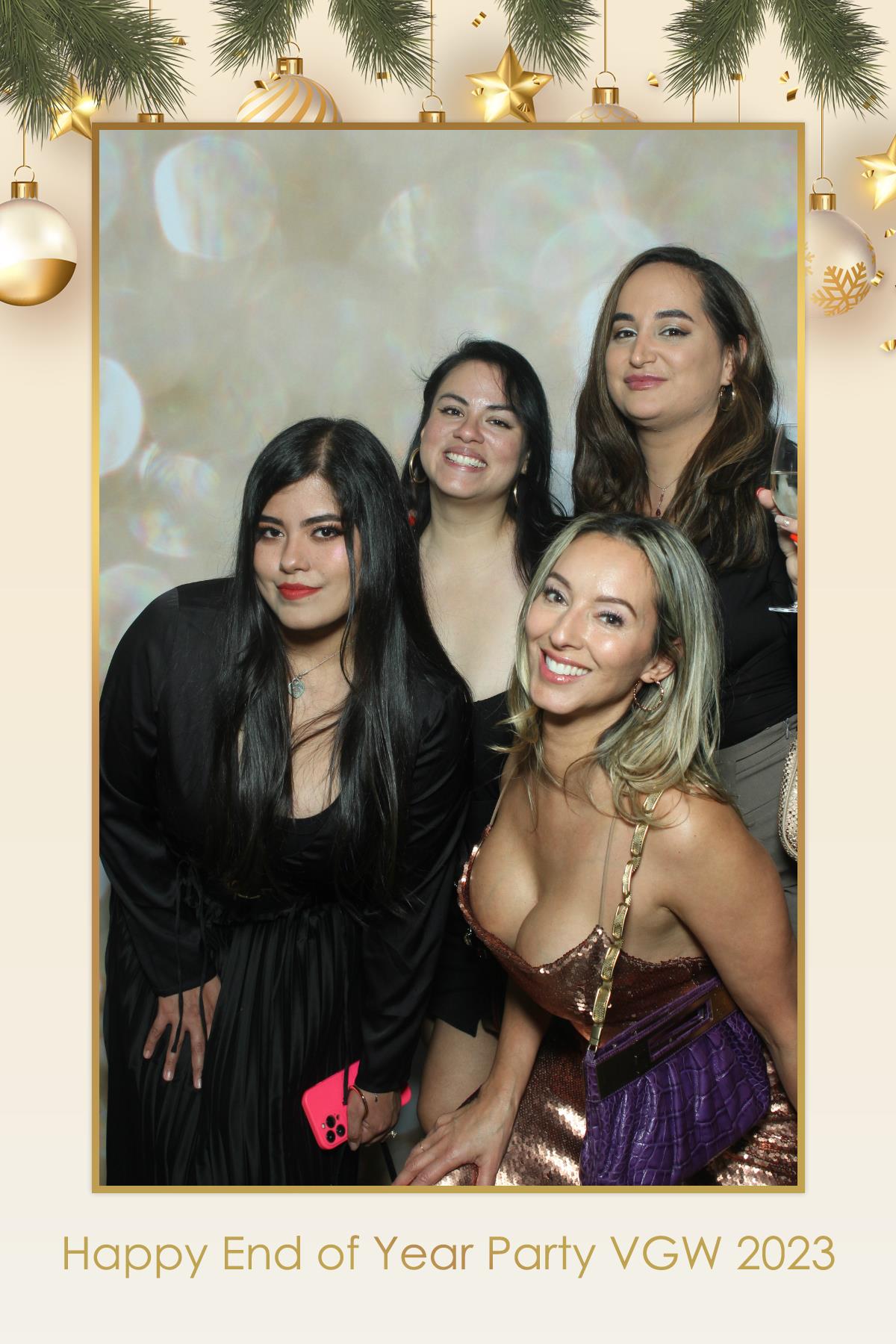 VGW End of Year Party | View more photos from the event at gallery.myselfiemirror.ca/u/romanmyselfiemirrorca/VGW-End-of-Year-Party