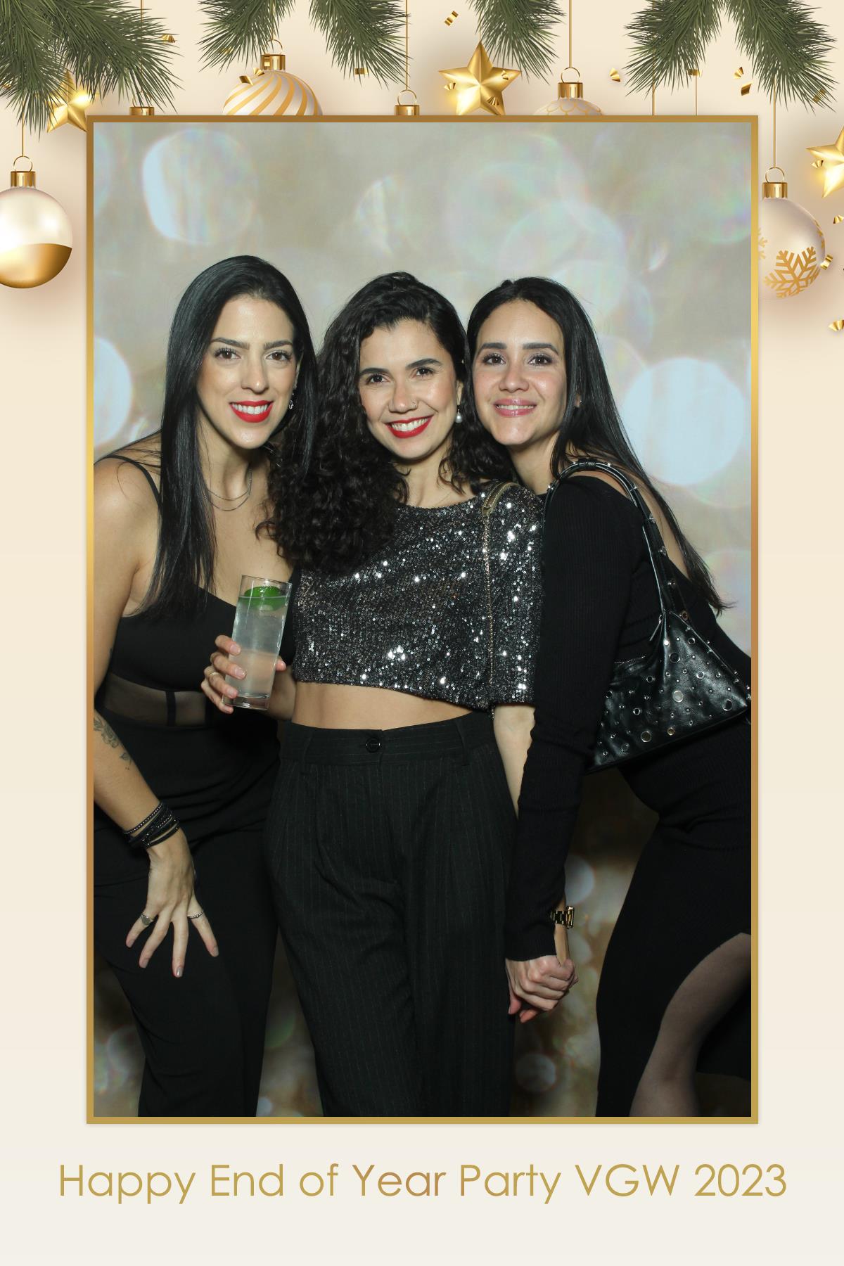 VGW End of Year Party | View more photos from the event at gallery.myselfiemirror.ca/u/romanmyselfiemirrorca/VGW-End-of-Year-Party