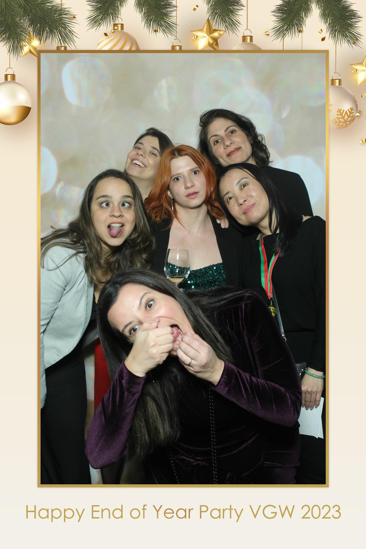 VGW End of Year Party | View more photos from the event at gallery.myselfiemirror.ca/u/romanmyselfiemirrorca/VGW-End-of-Year-Party