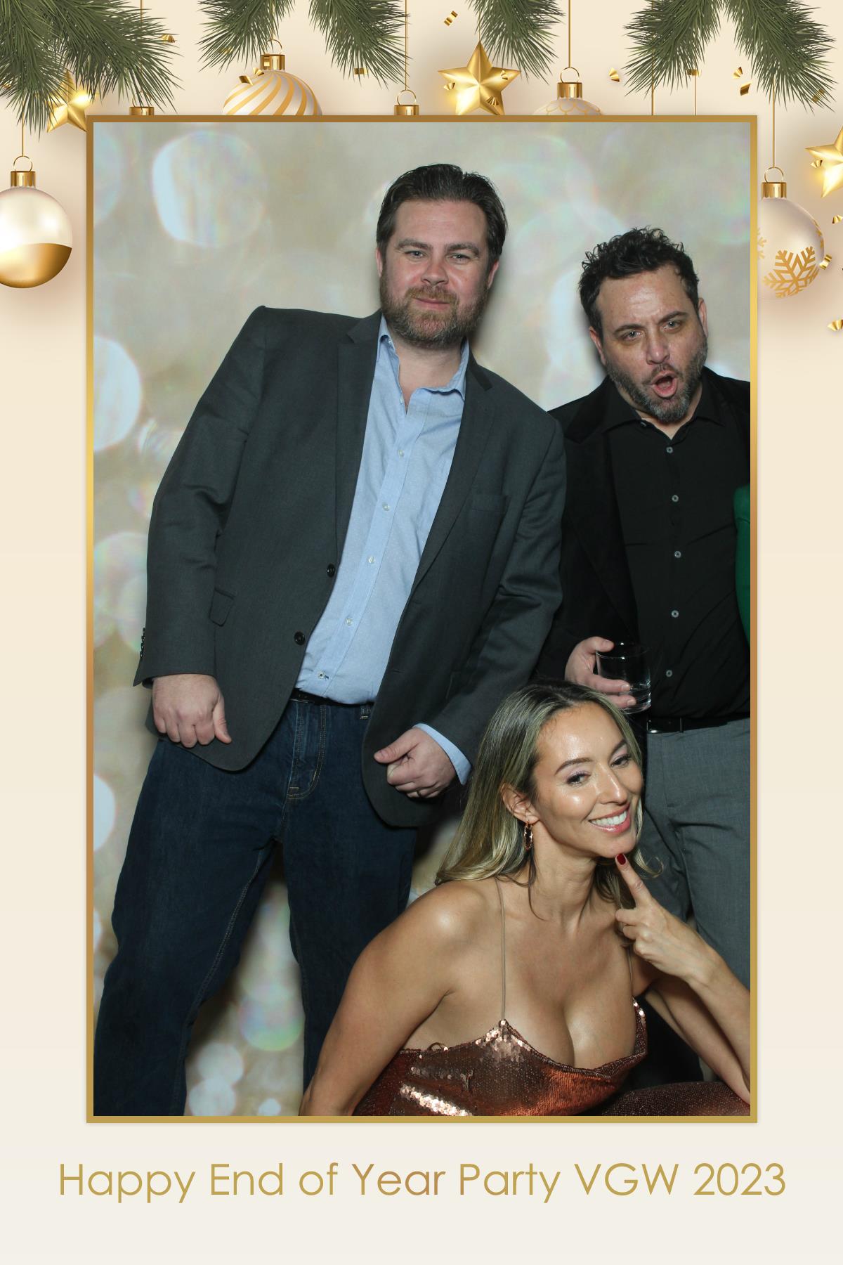 VGW End of Year Party | View more photos from the event at gallery.myselfiemirror.ca/u/romanmyselfiemirrorca/VGW-End-of-Year-Party